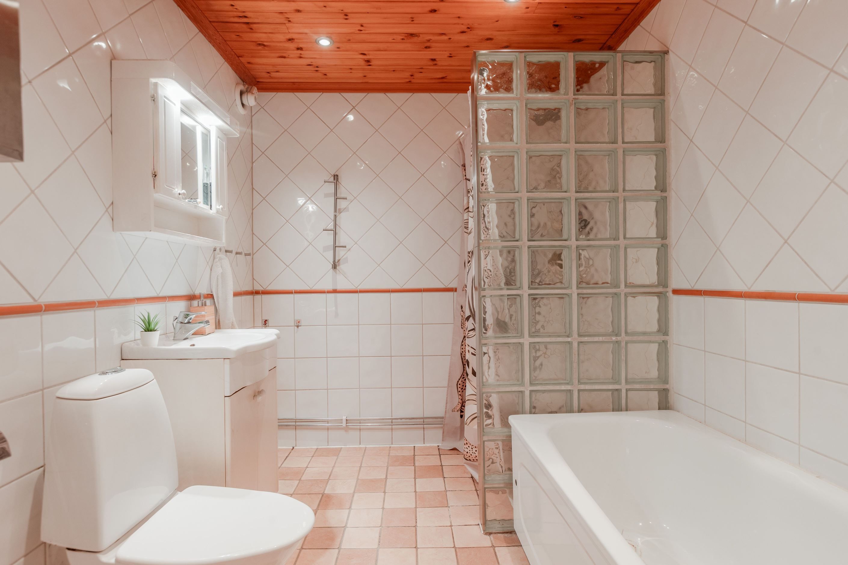 Badrum lägenhet entréplan