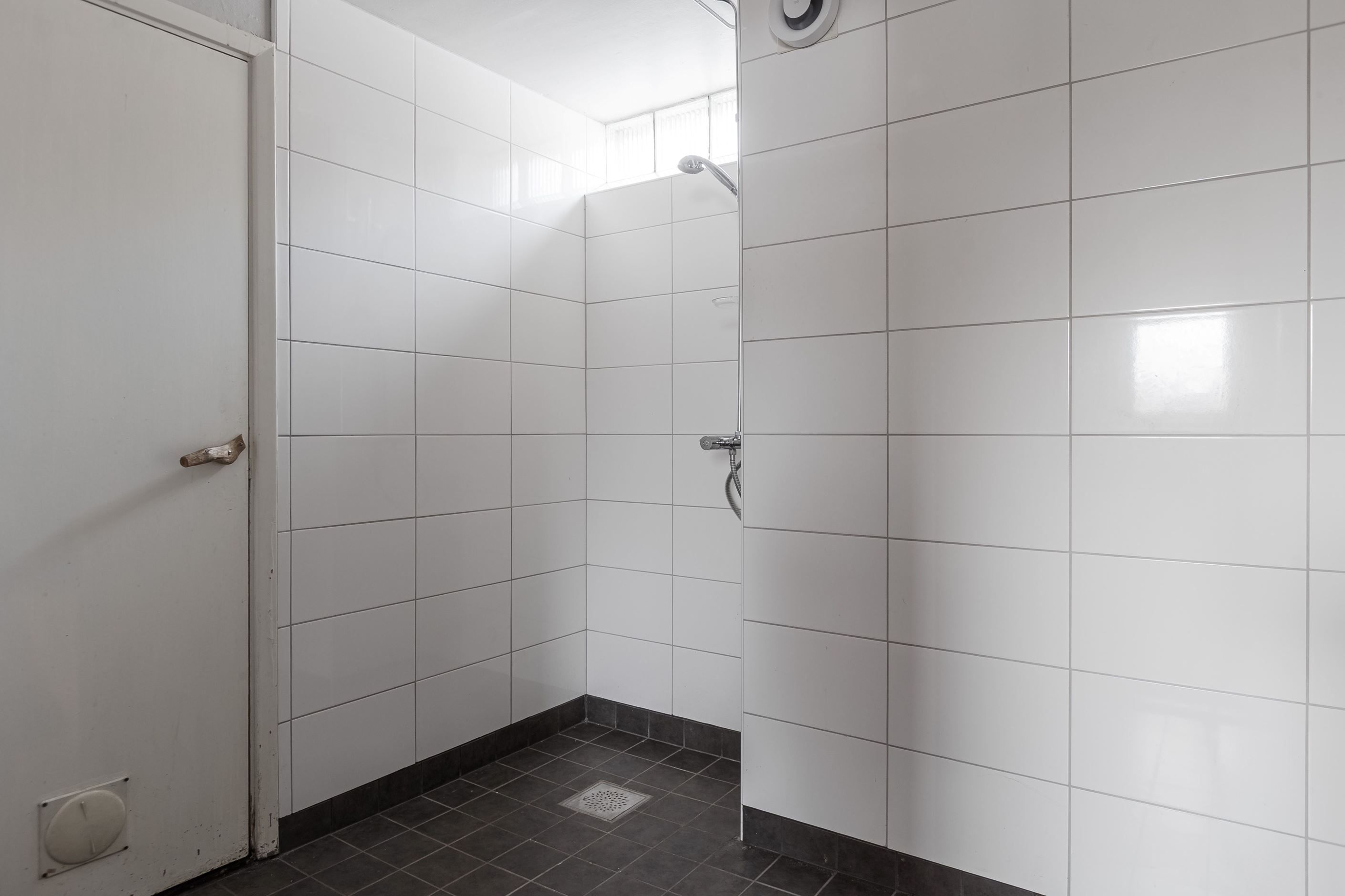 Helkaklat duschrum och bastu finns som dock inte har använts.