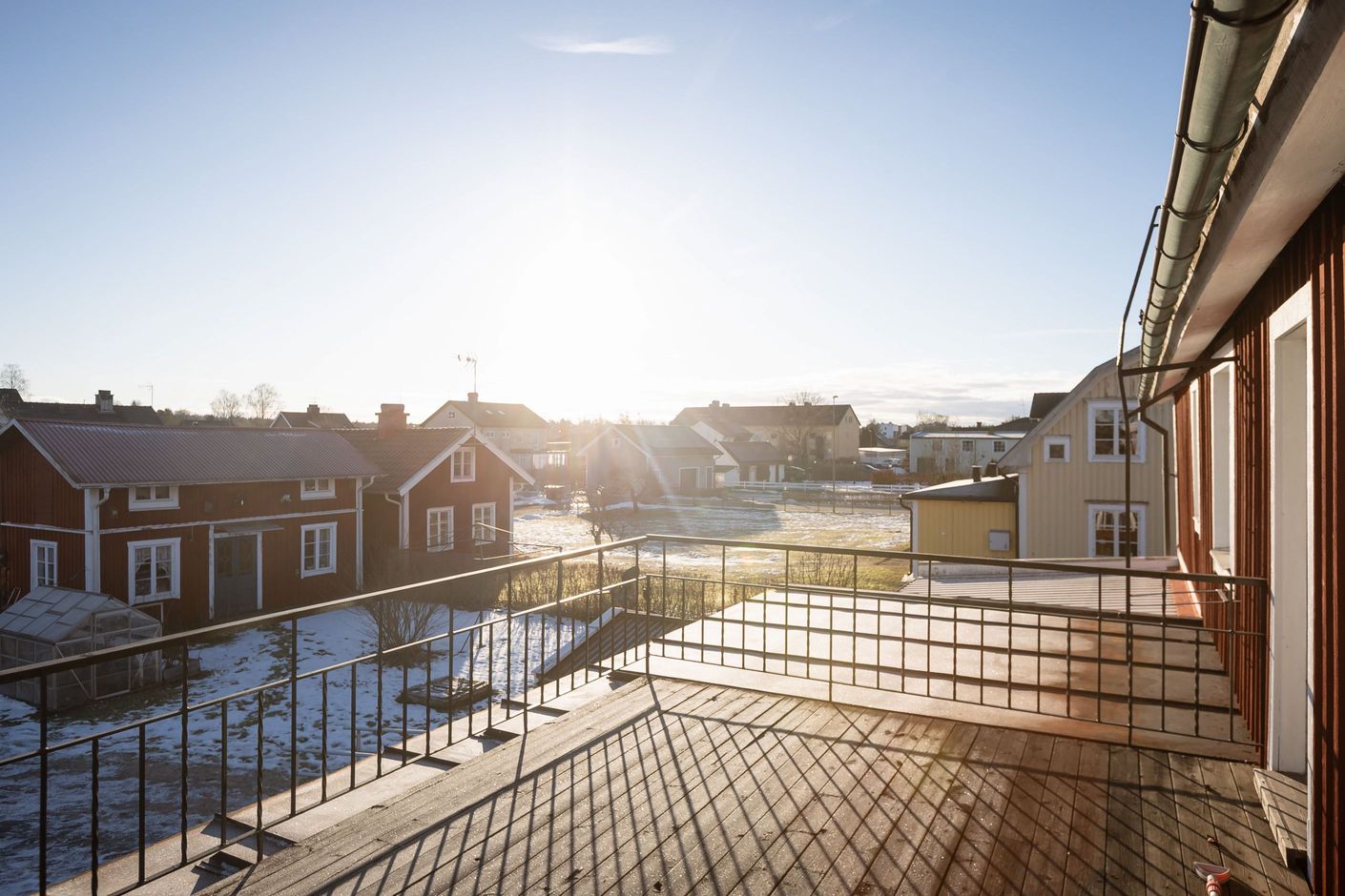 Utsikt från den stora terassen på övre plan