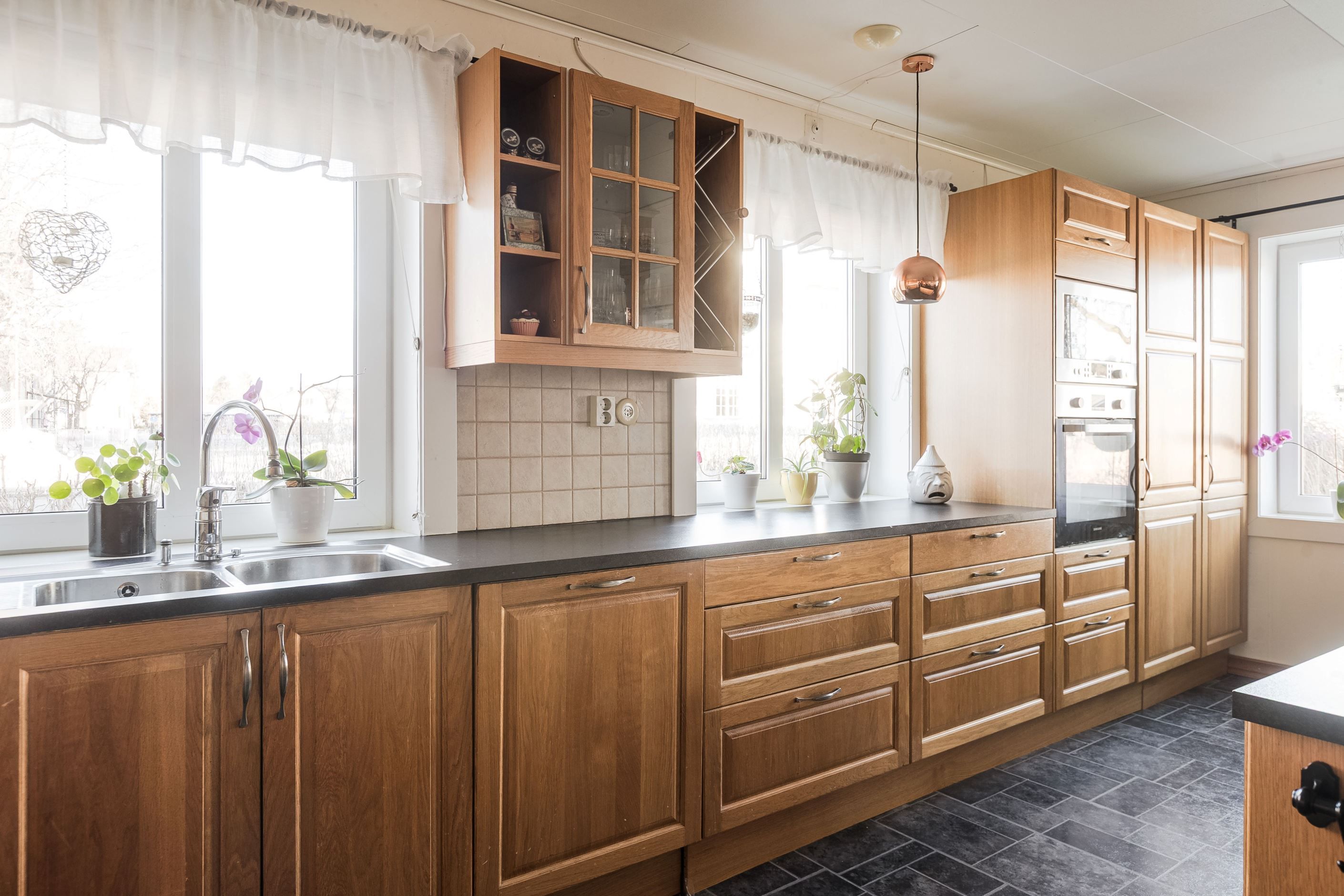 Drömköket för den som vill ha mycket förvaring och arbetsyta!