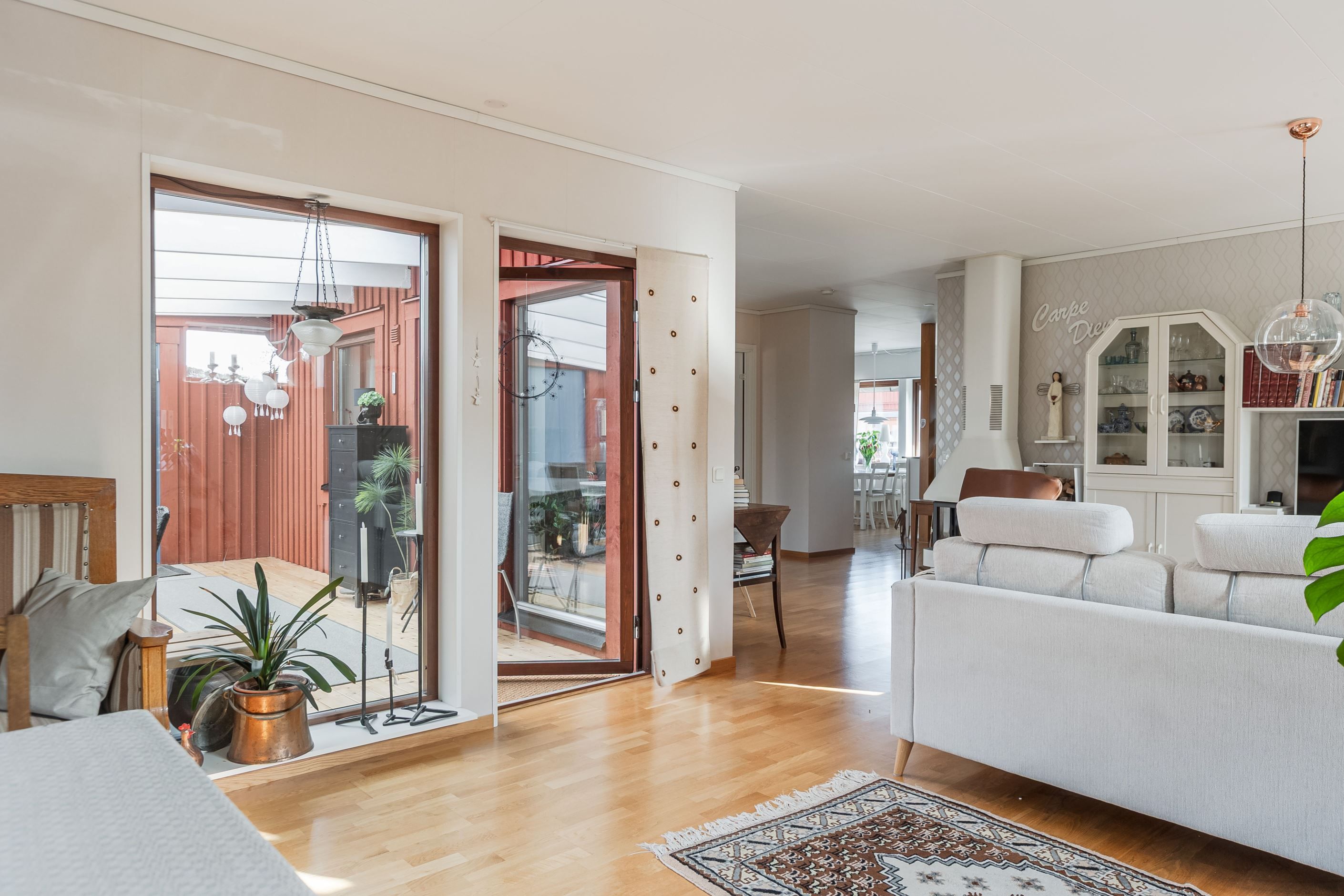 Utgång till det inglasade uterummet