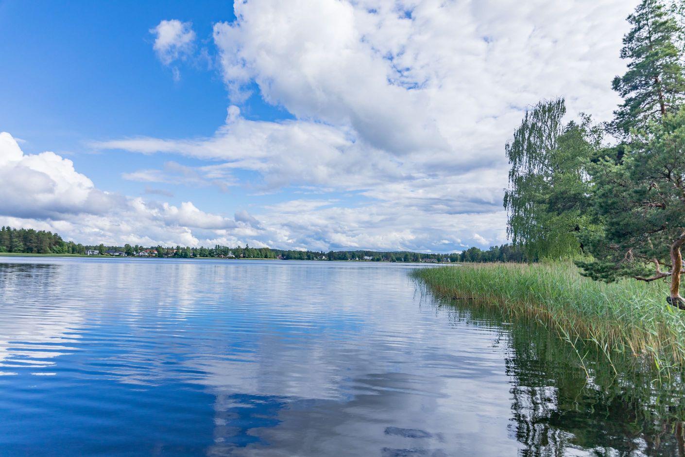 Promenadstråk längs med Hjortsjön