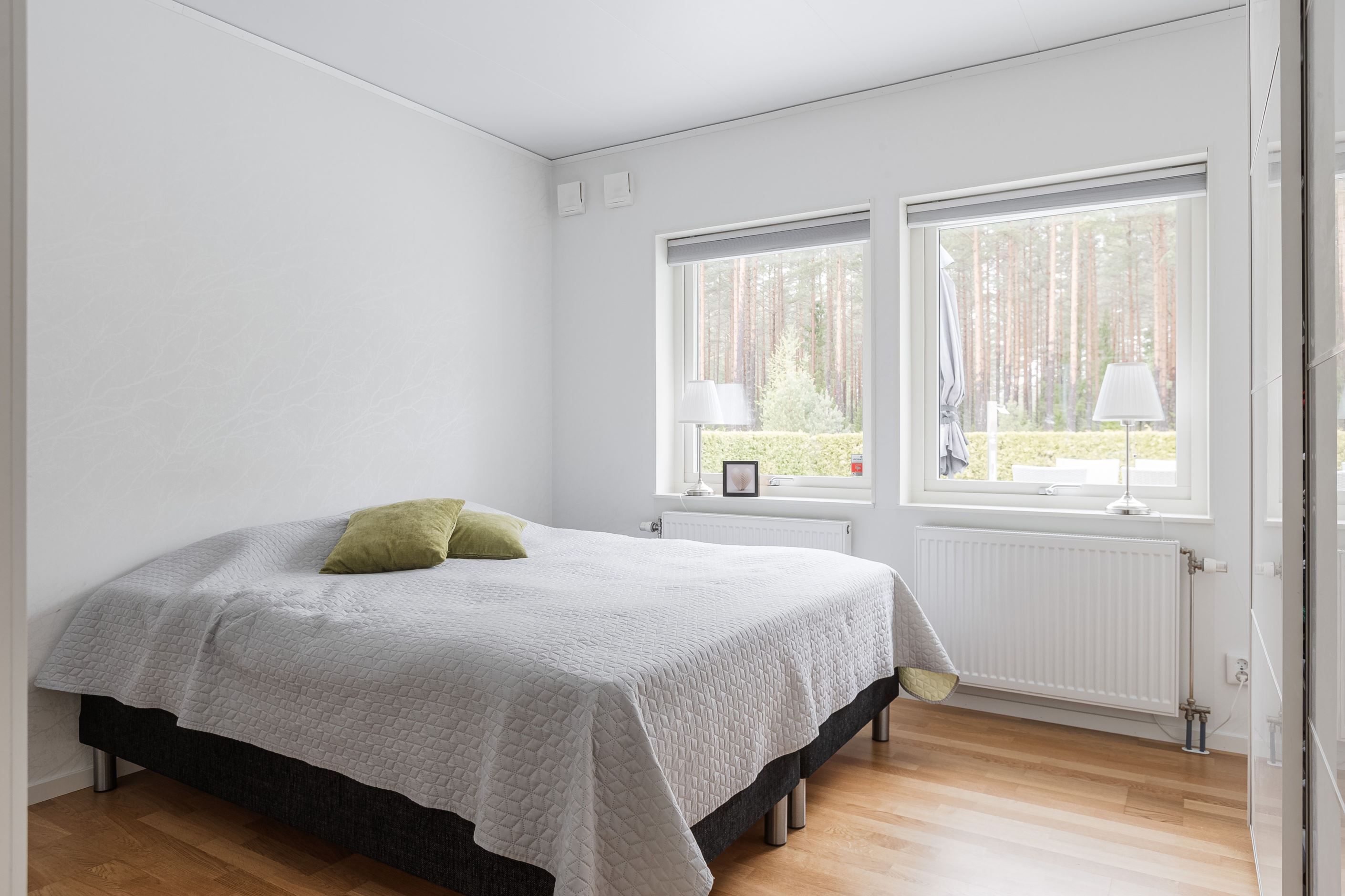 Stort sovrum nedre plan