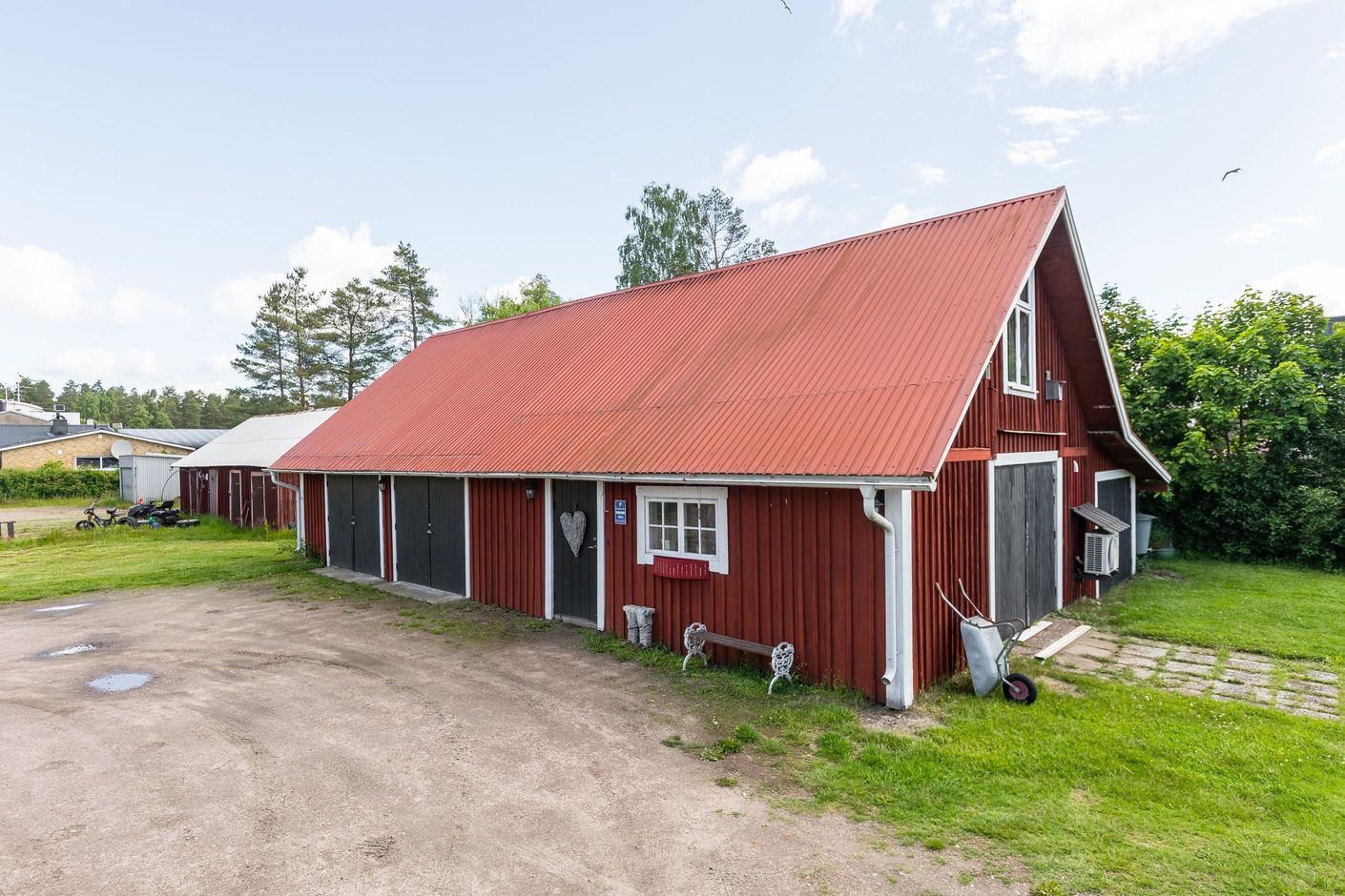 Extra byggnad som använts till verkstad och garage