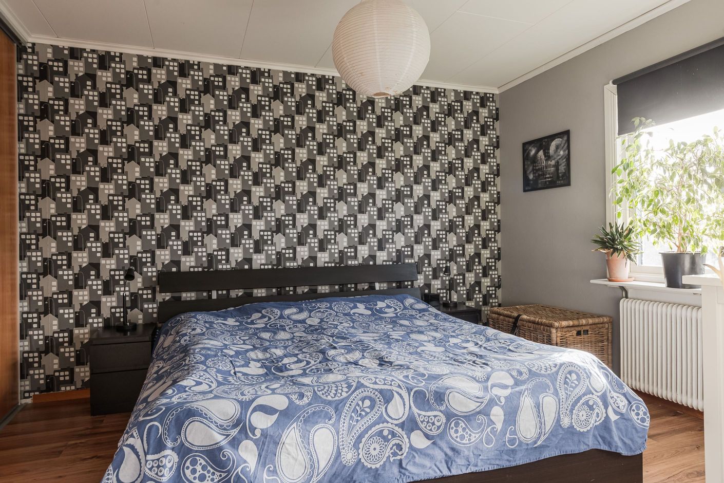 Sovrum 1 lägenhet 1 på övre plan