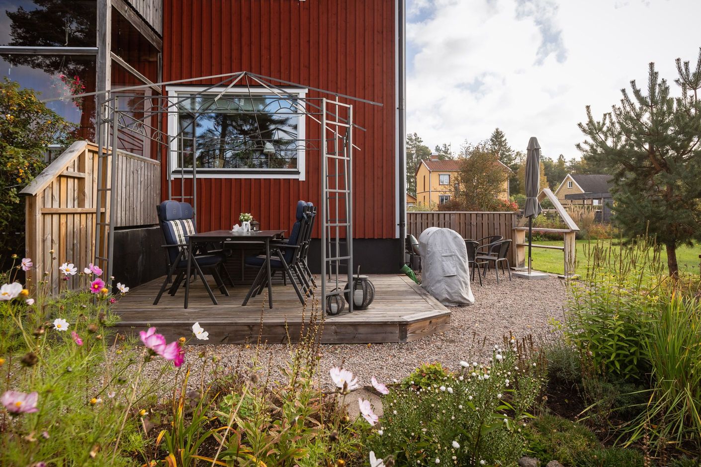 Med prunkande trädgård från vår till höst!