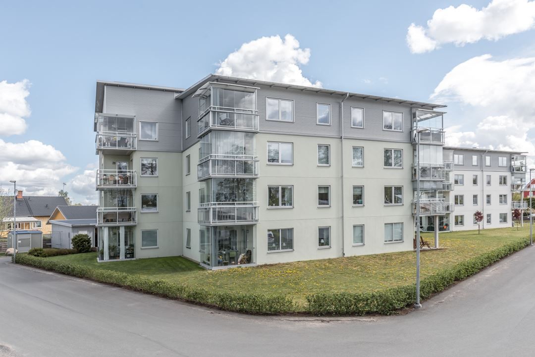 Varmt välkommen till sjönära Folkparksgatan 4!