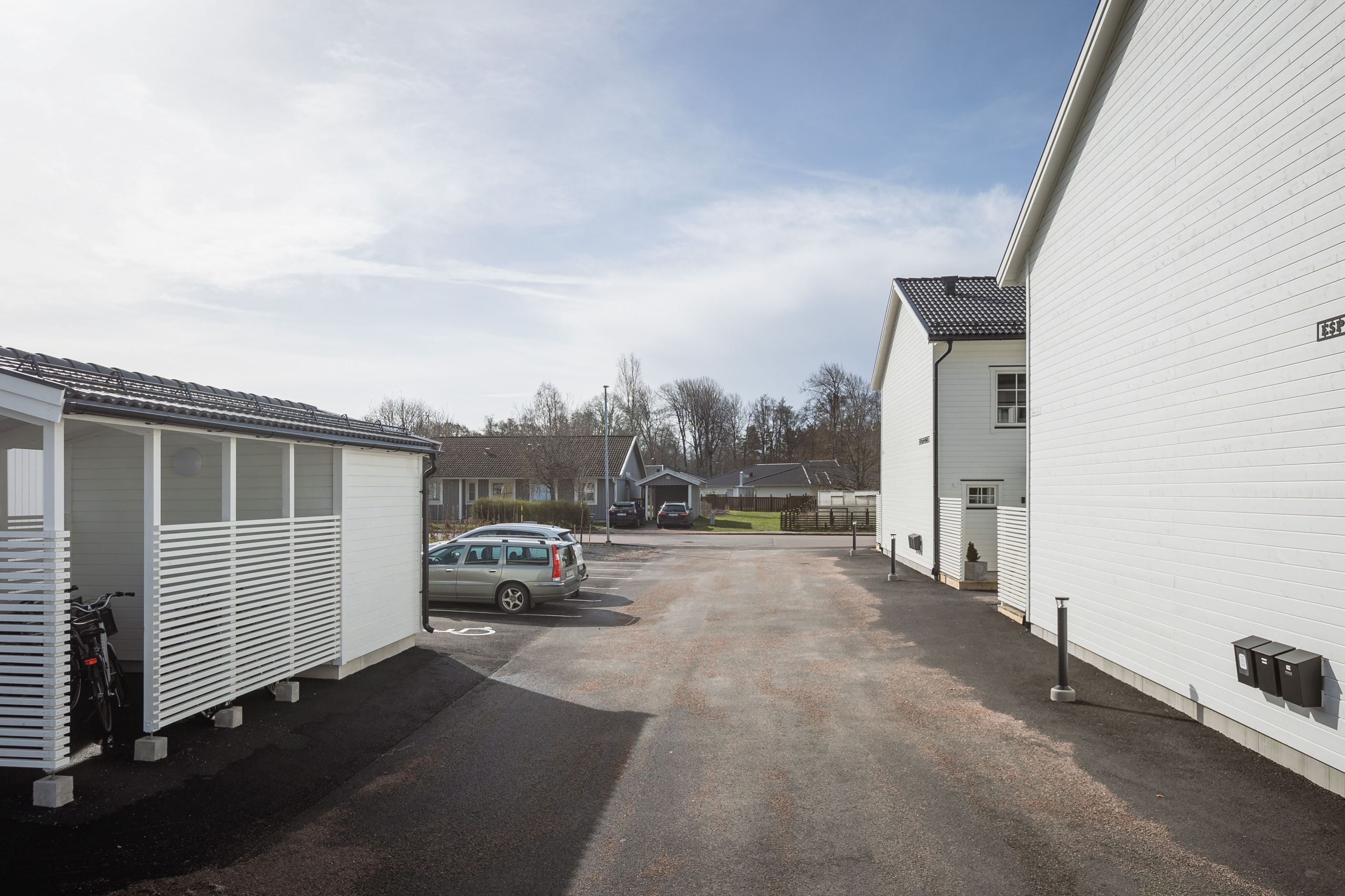 Parkeringsplats finns att hyra.
