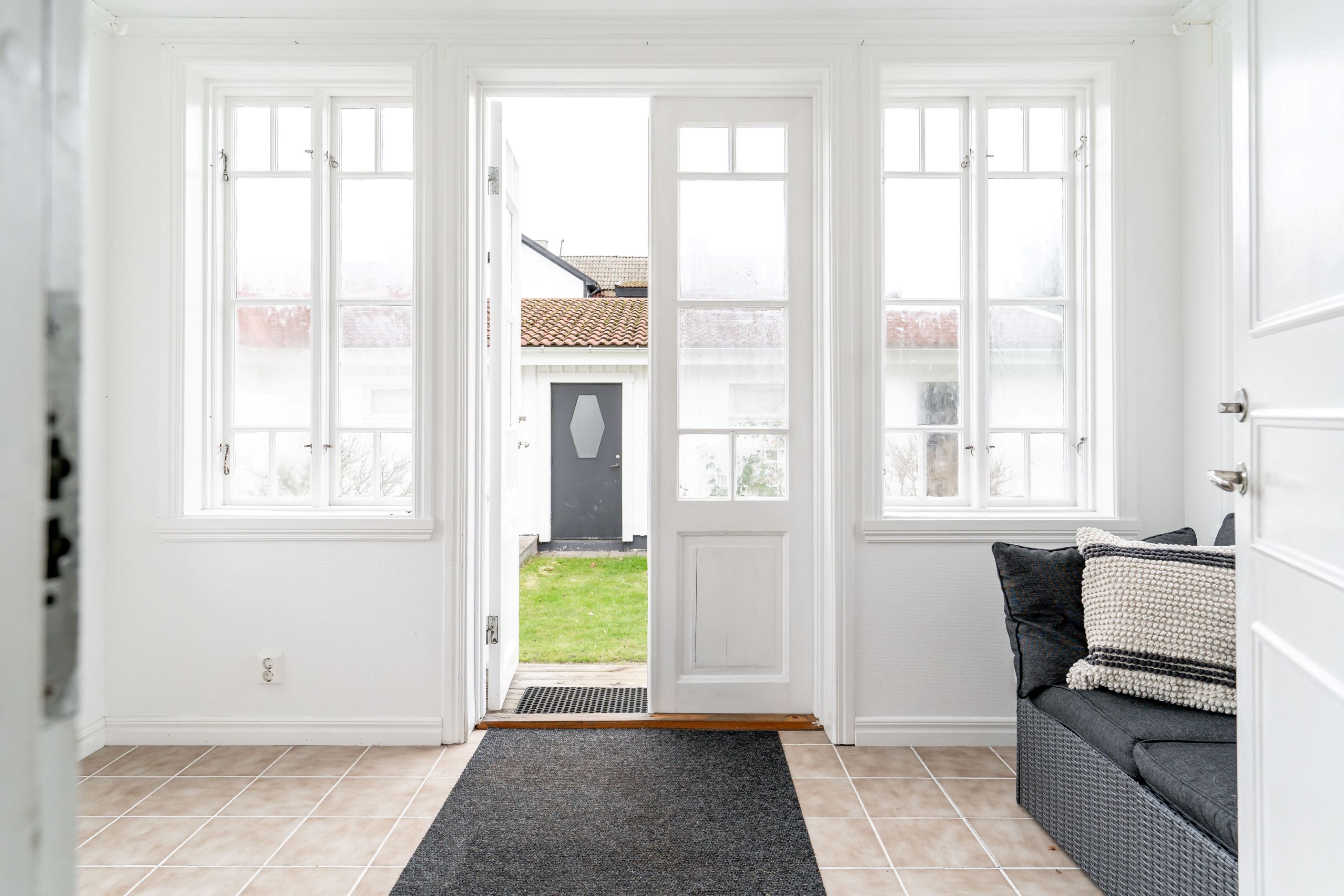 Glasveranda med fina spröjsade fönster