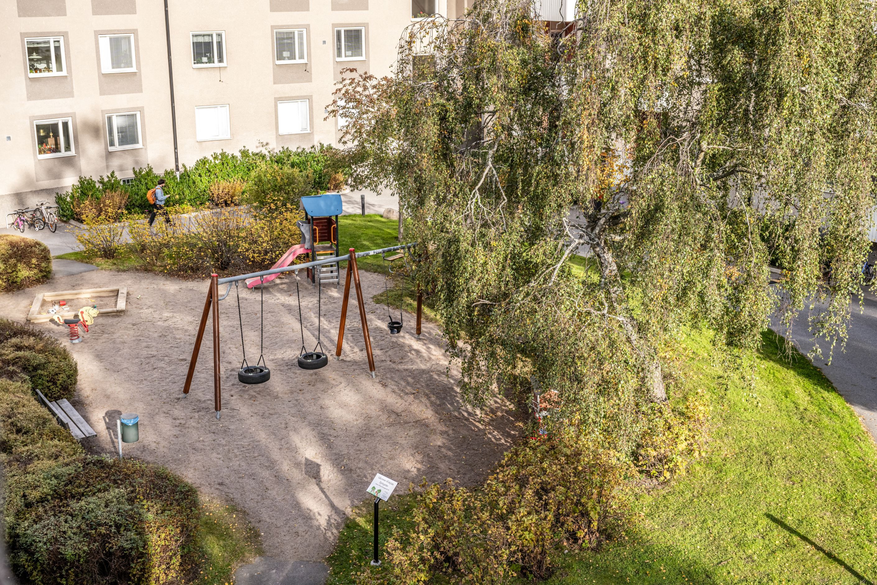 Utsikt från sovrummet och köket