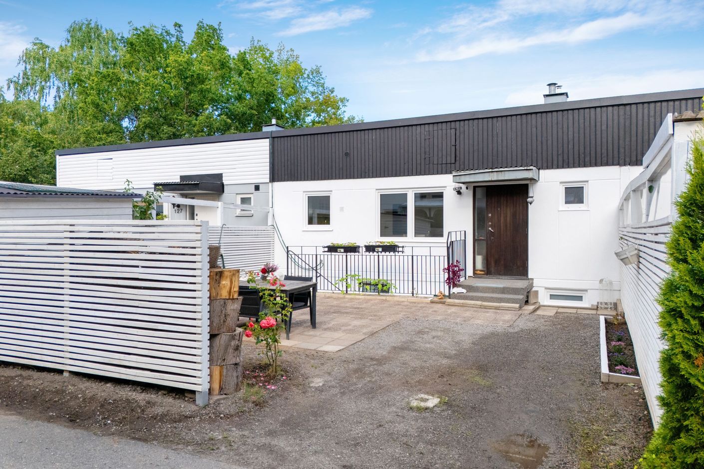Uppfart & Uteplats på framsidan