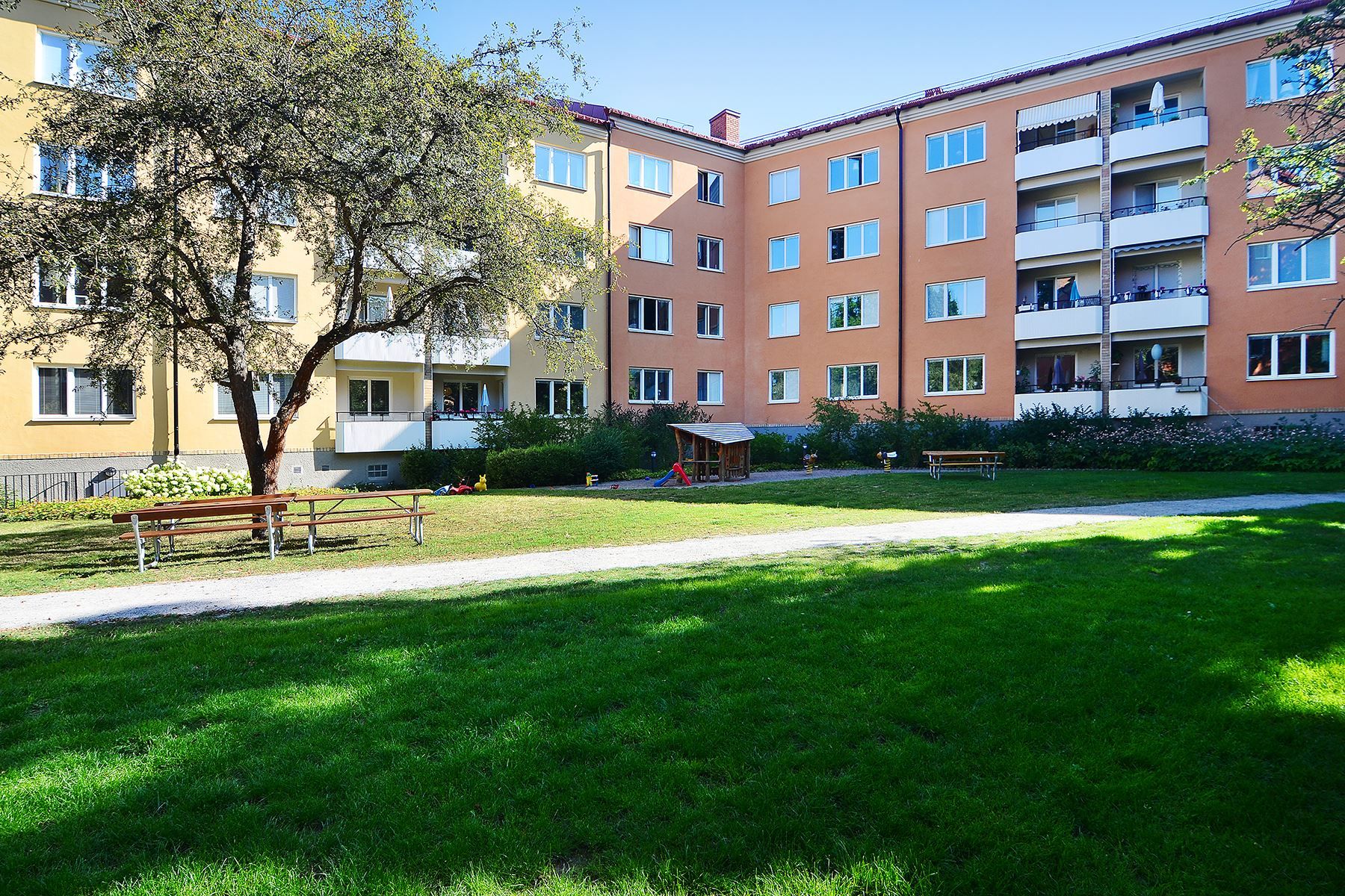 Lekplats på en av innergårdarna