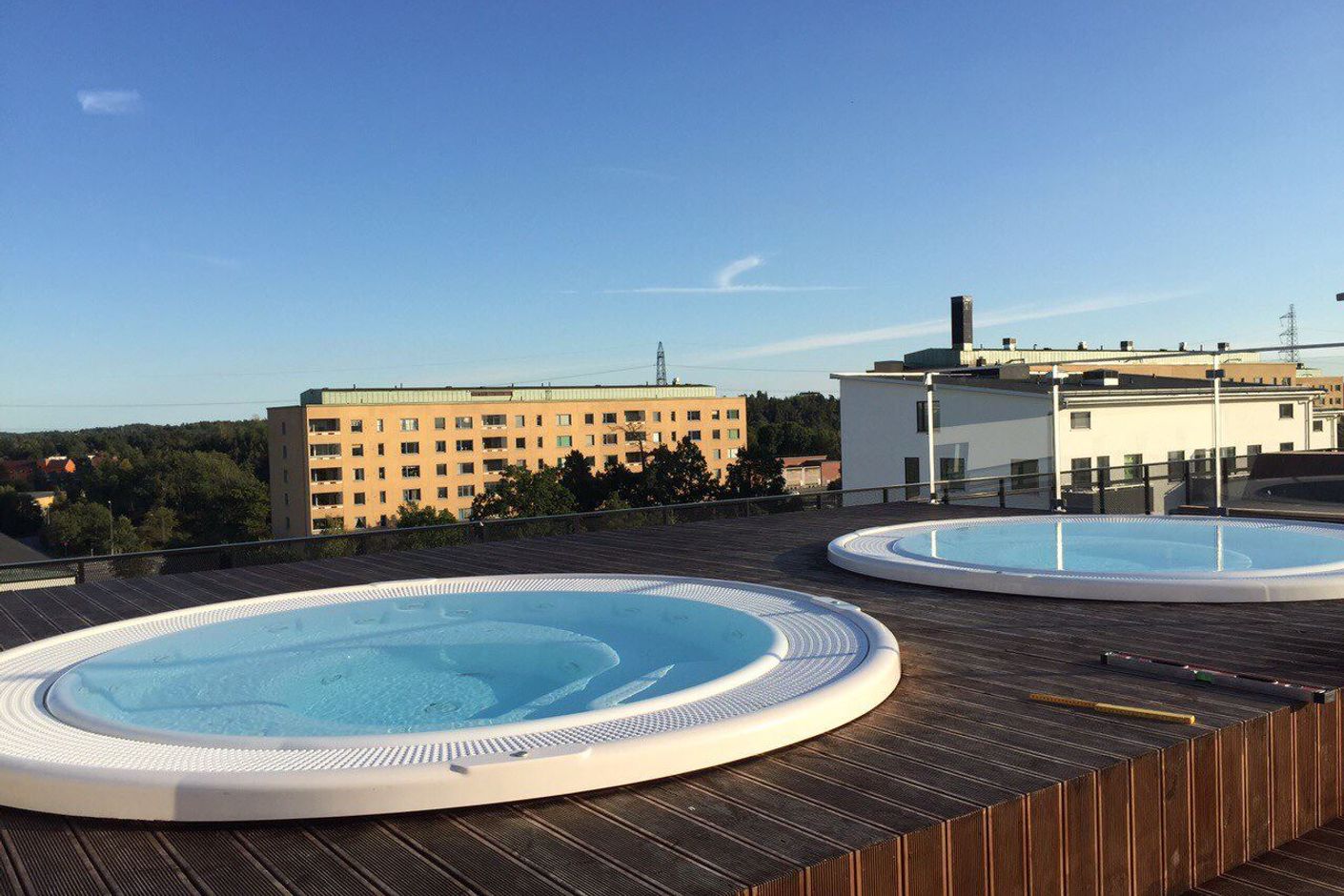 Spabad på föreningens takterrass (säljarens bild)