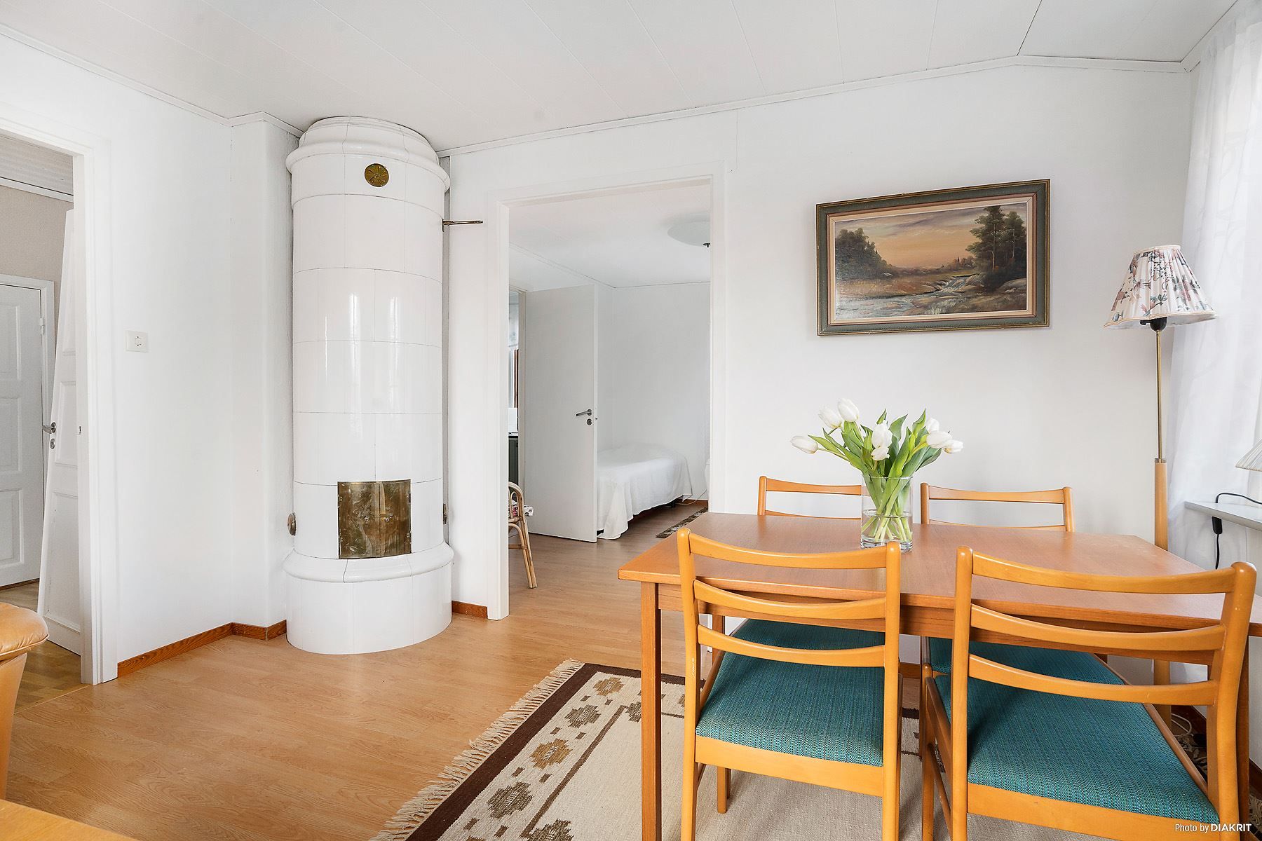 Röda huset, lägenhet 2 (övre plan)