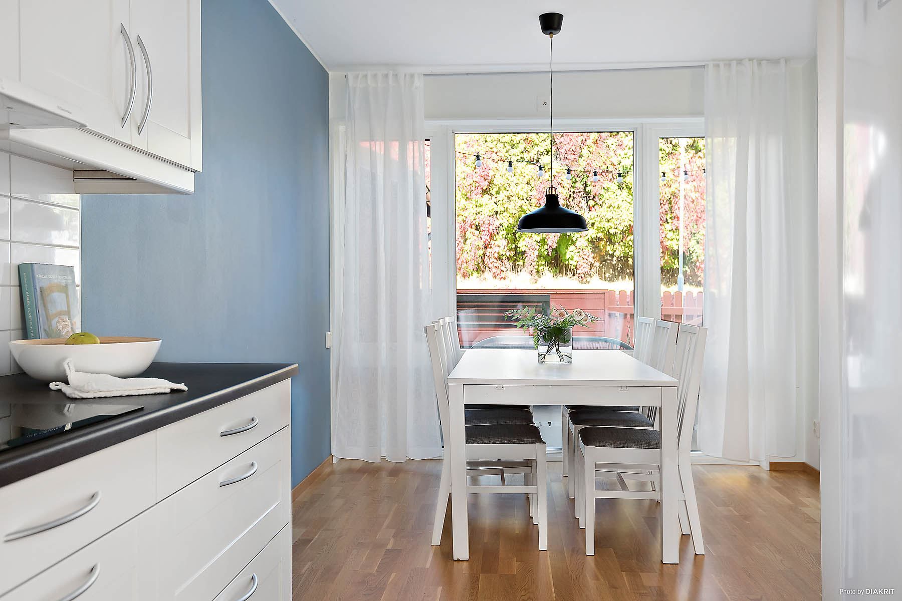 Rymlig matplats för ca 6 personer