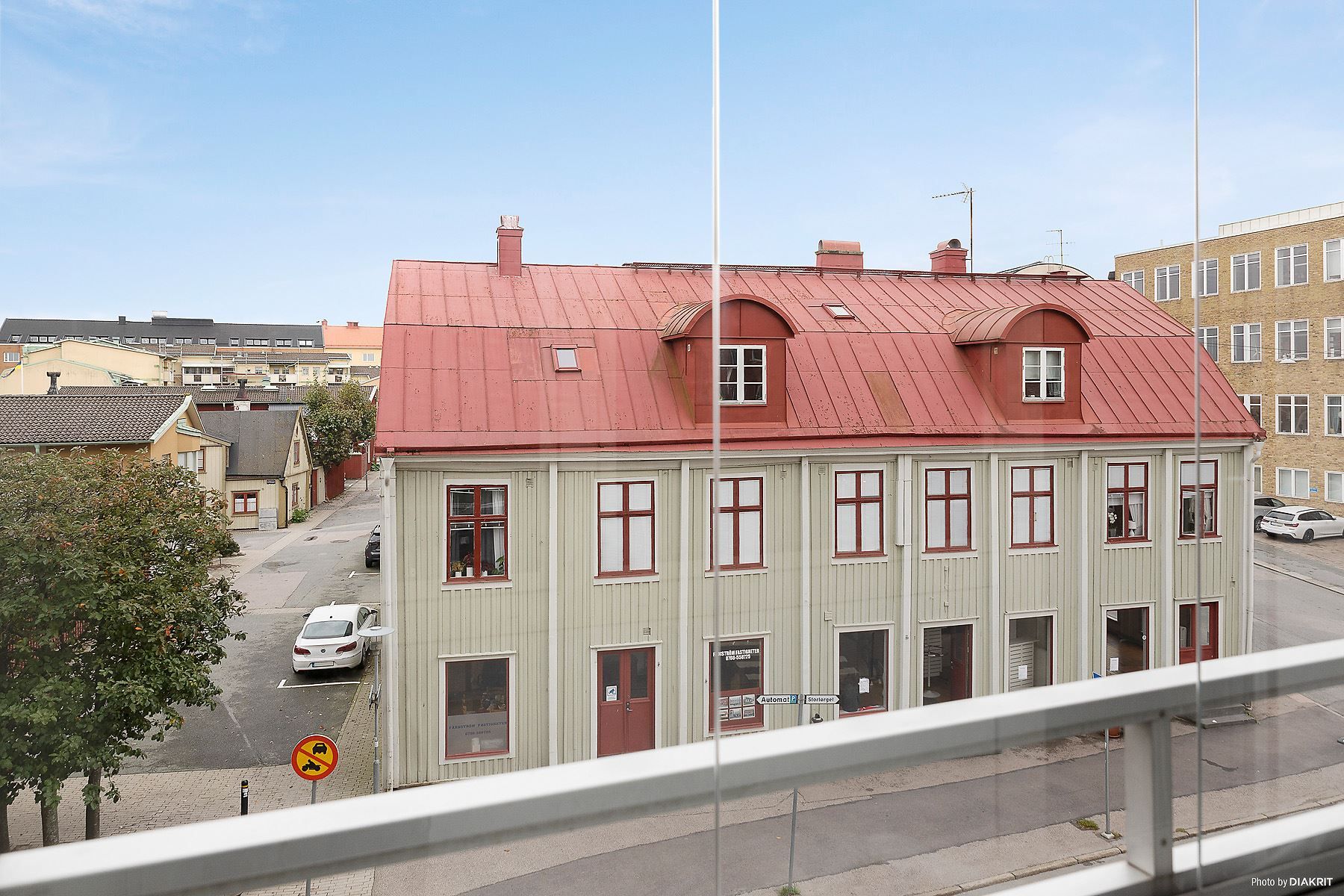 Utsikt från balkong mot Smedjegatan