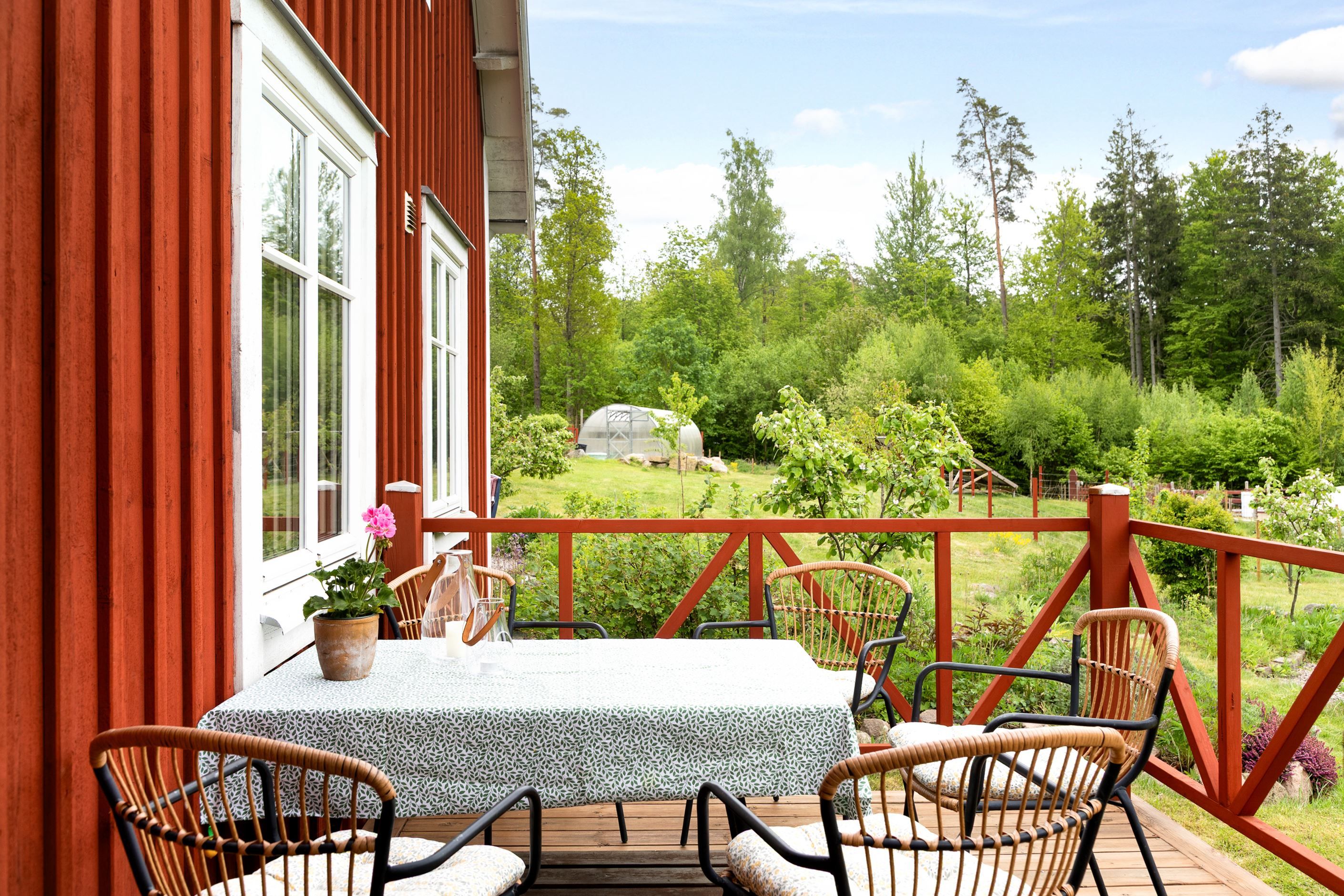 Huvudbyggnad - uteplats
