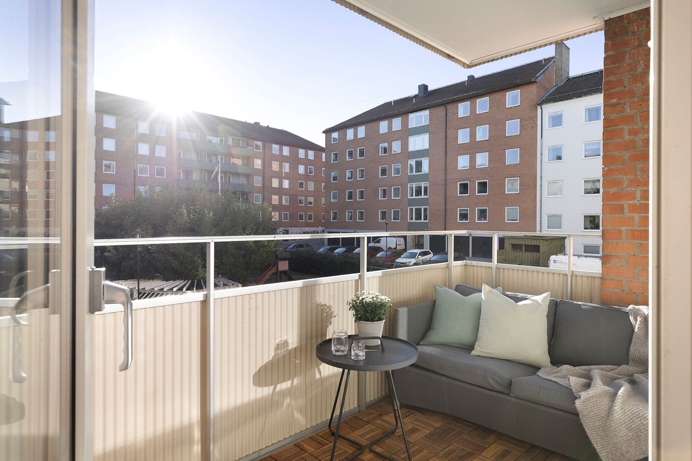 Balkong mot innergård