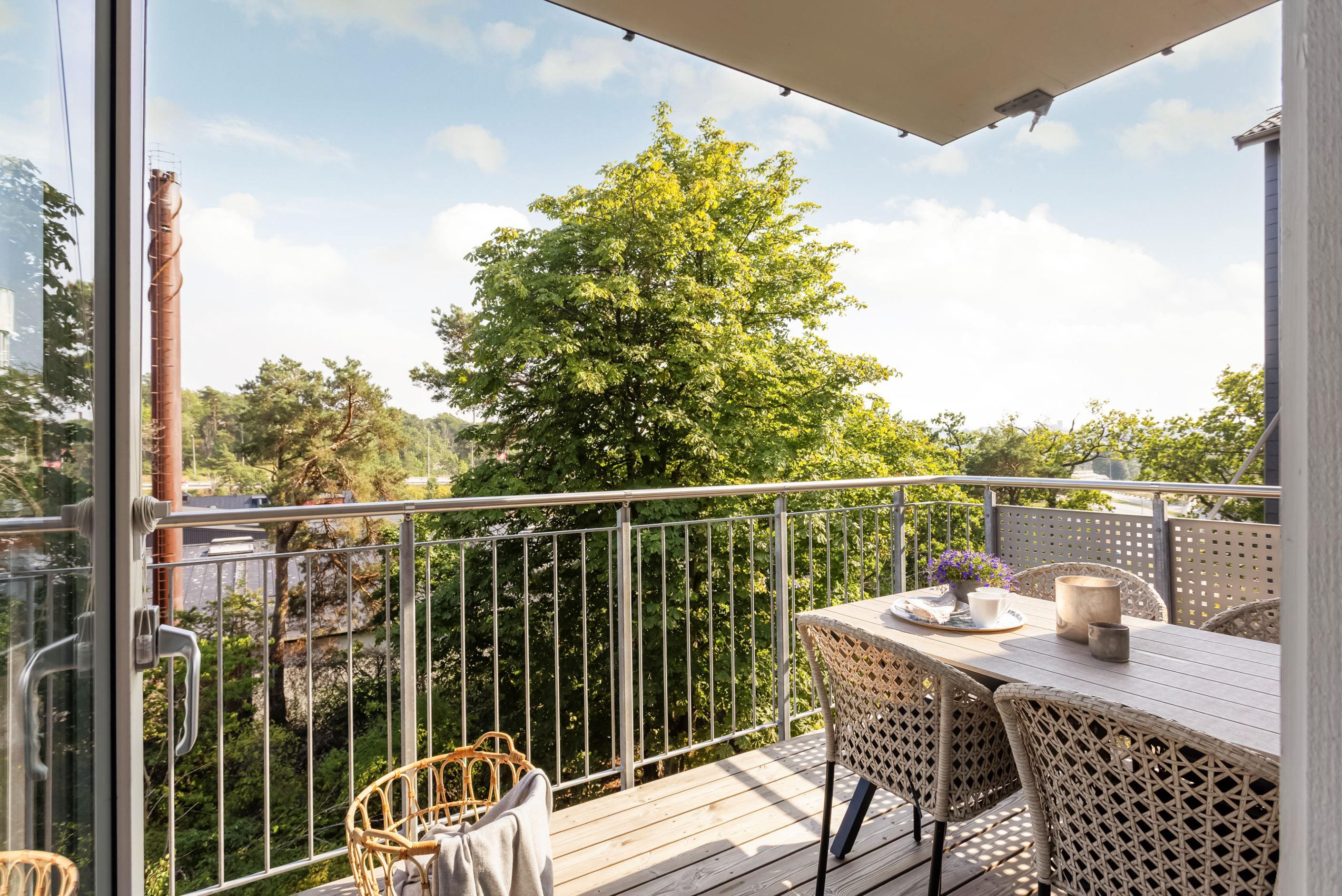 Balkong med viss havsutsikt