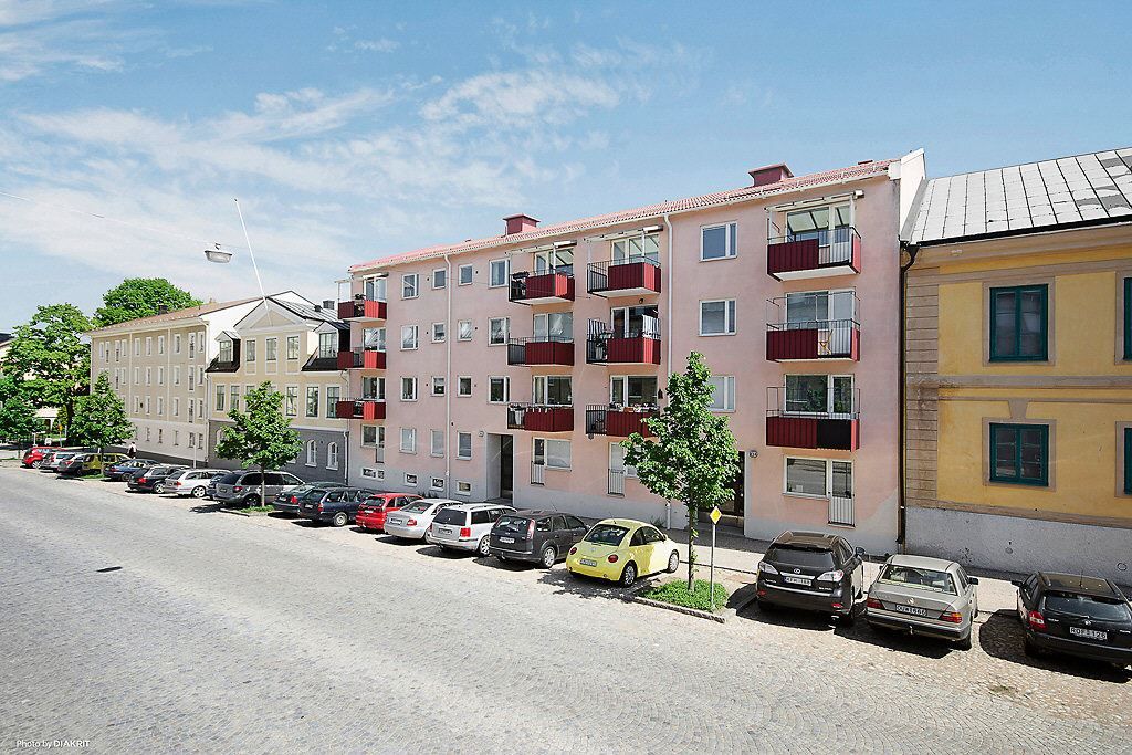 Fasad mot Drottninggatan Riksbyggen Brf Karlskronahus nr 7