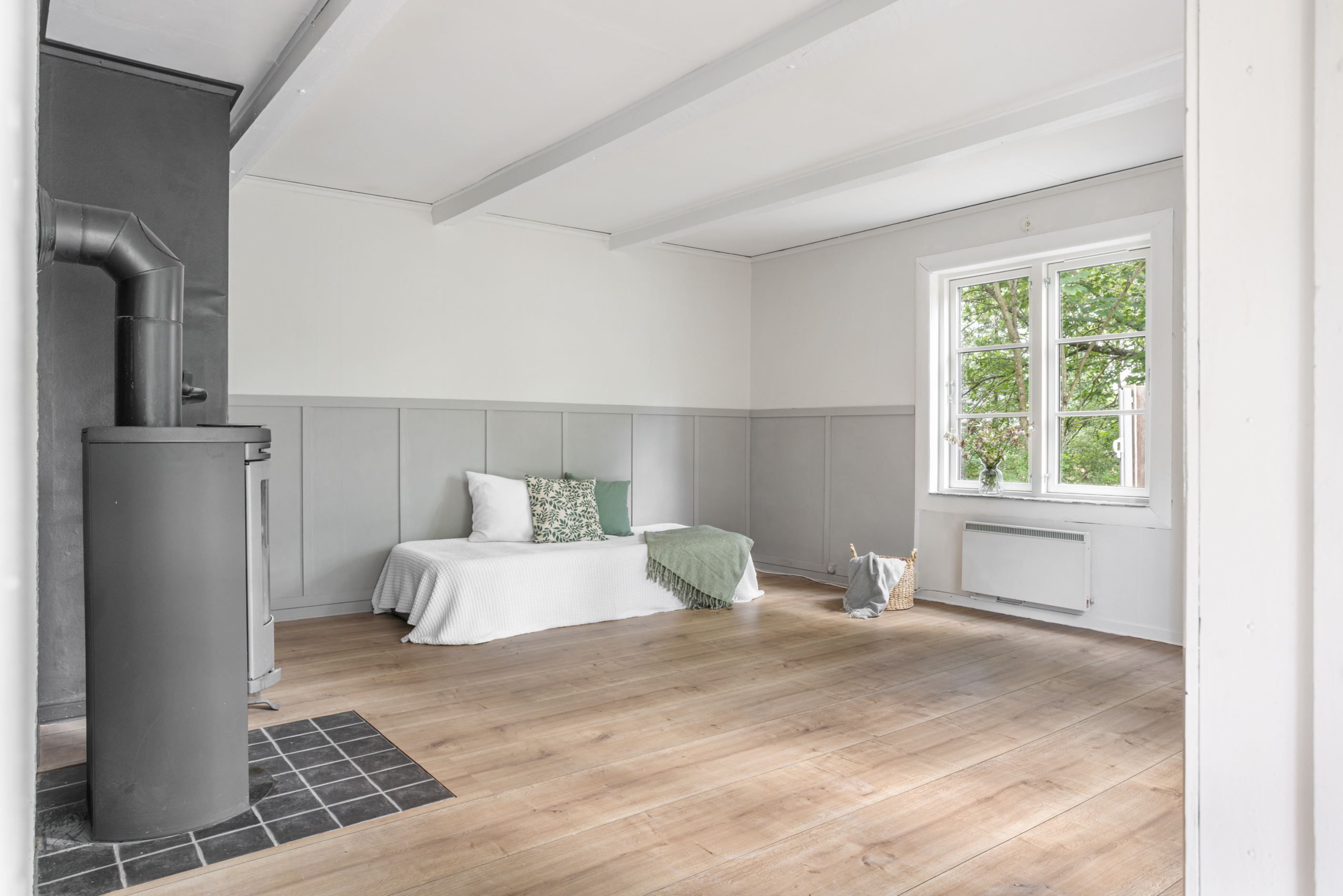 Vardagsrum med braskamin