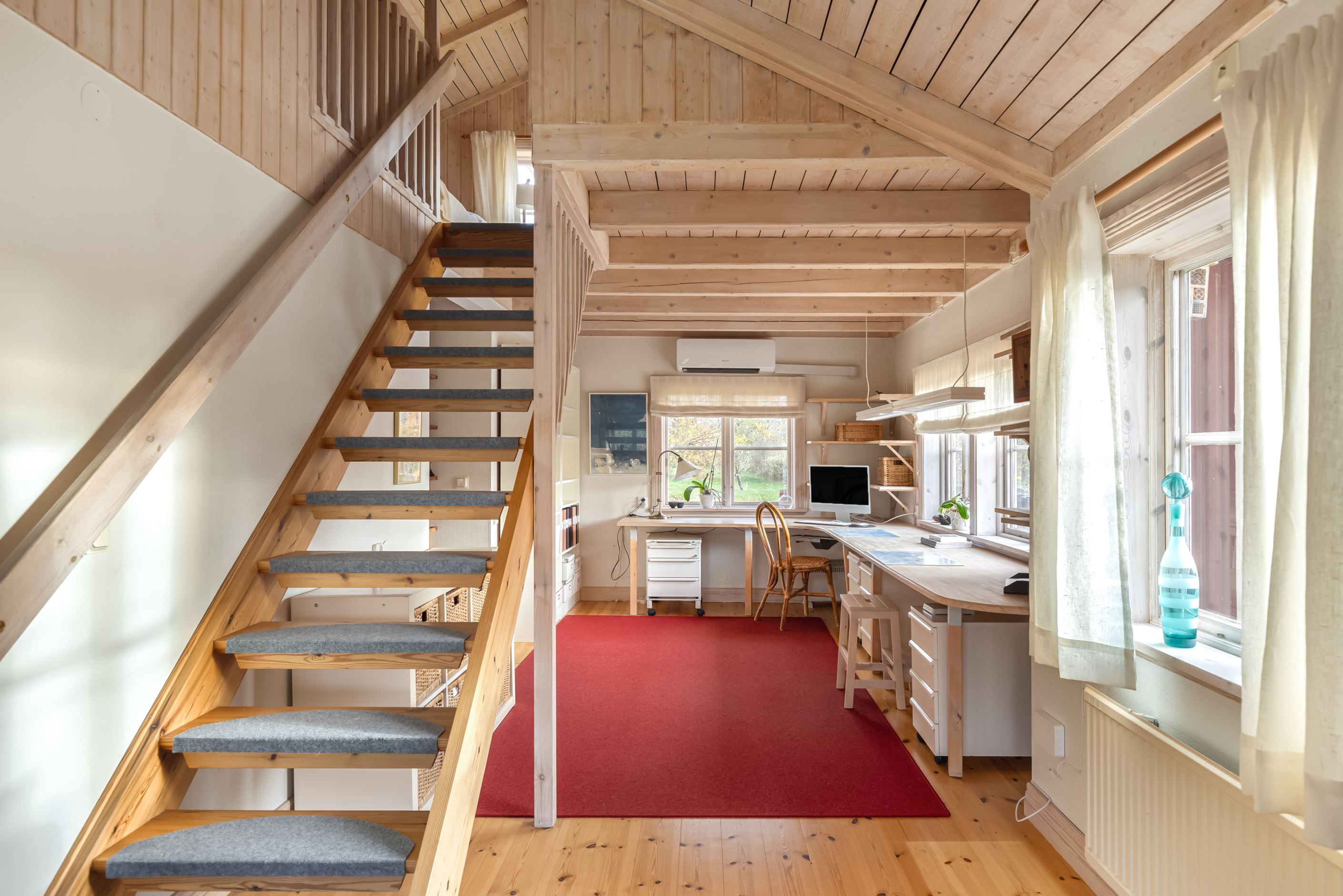 Sovloft och kontorshörna