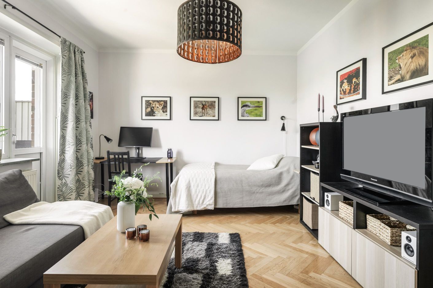 Allrum med utgång till balkong