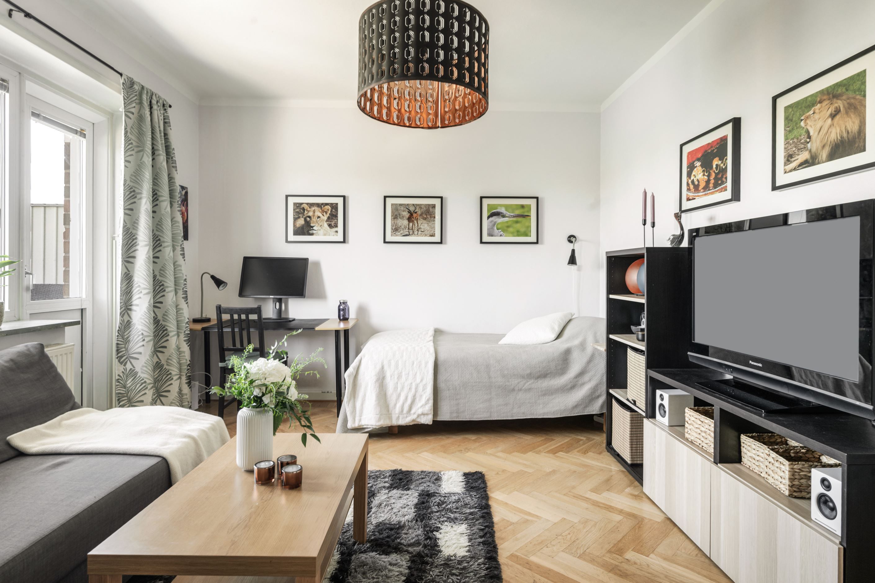 Allrum med utgång till balkong