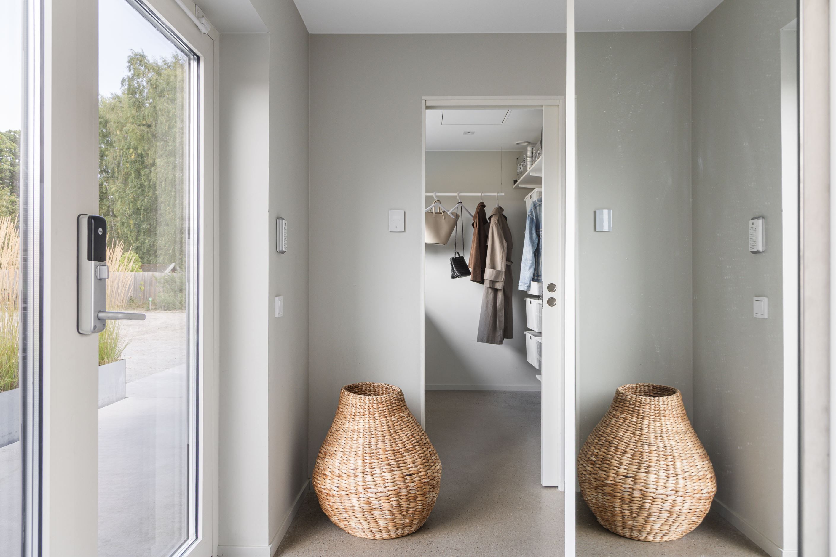 Hall med klädrum