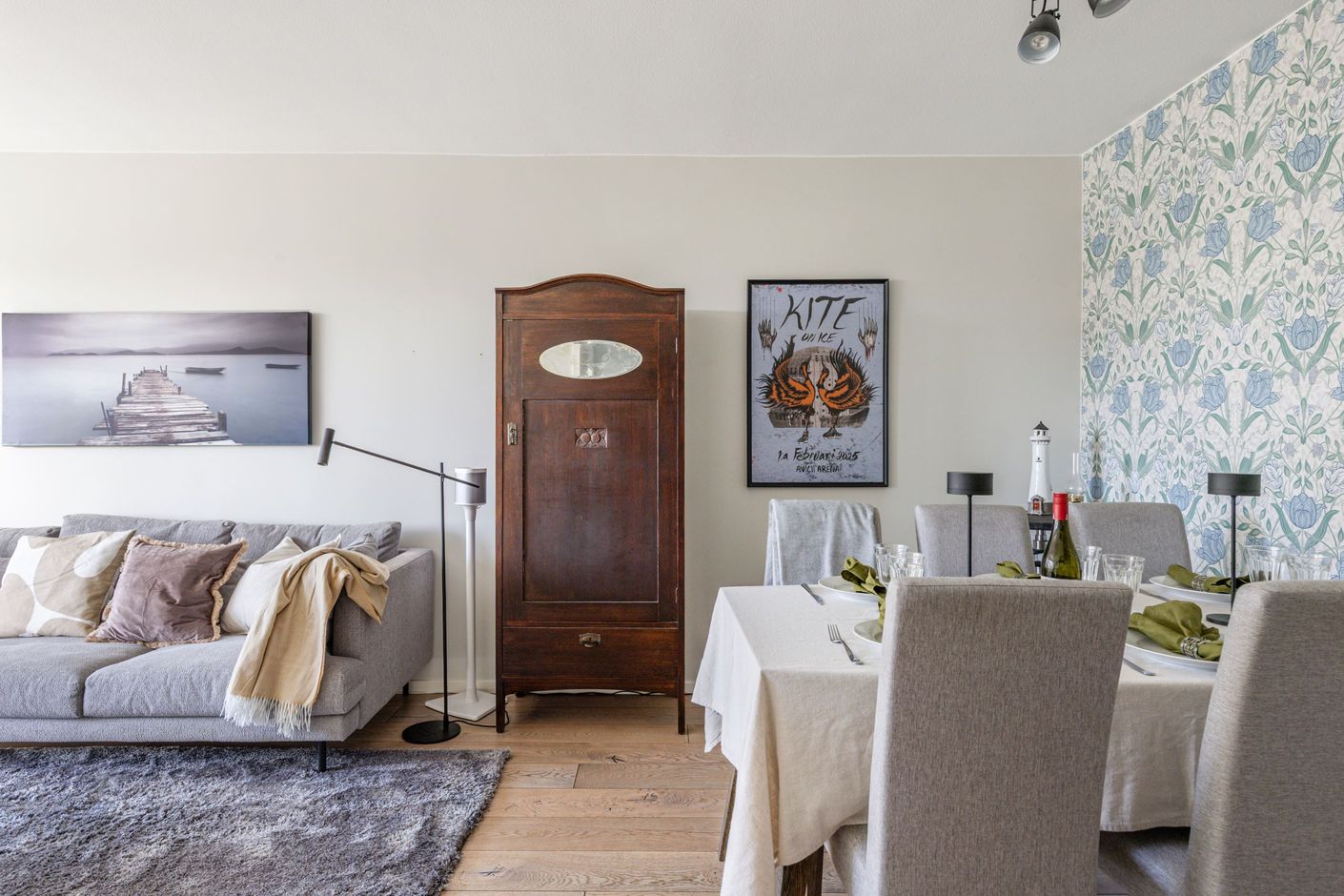 Vardagsrum med plats för matbord