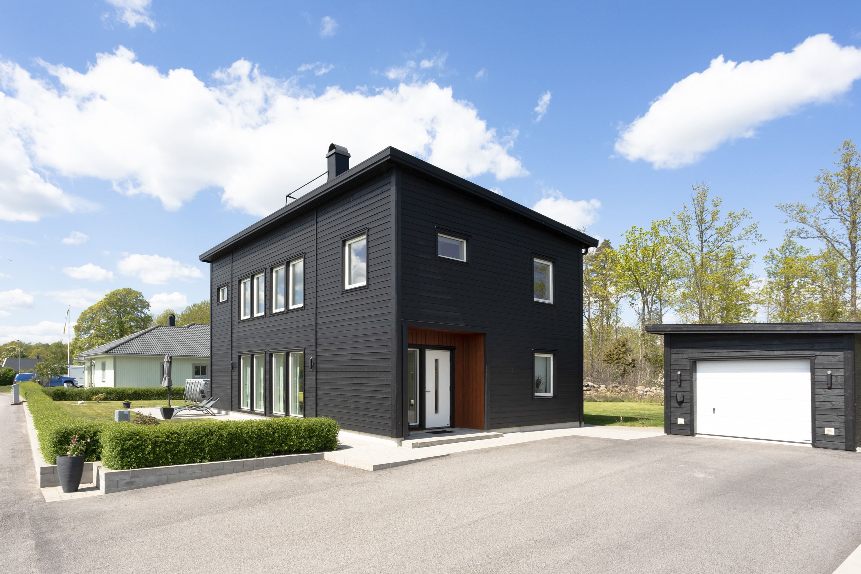Uppfart med garage