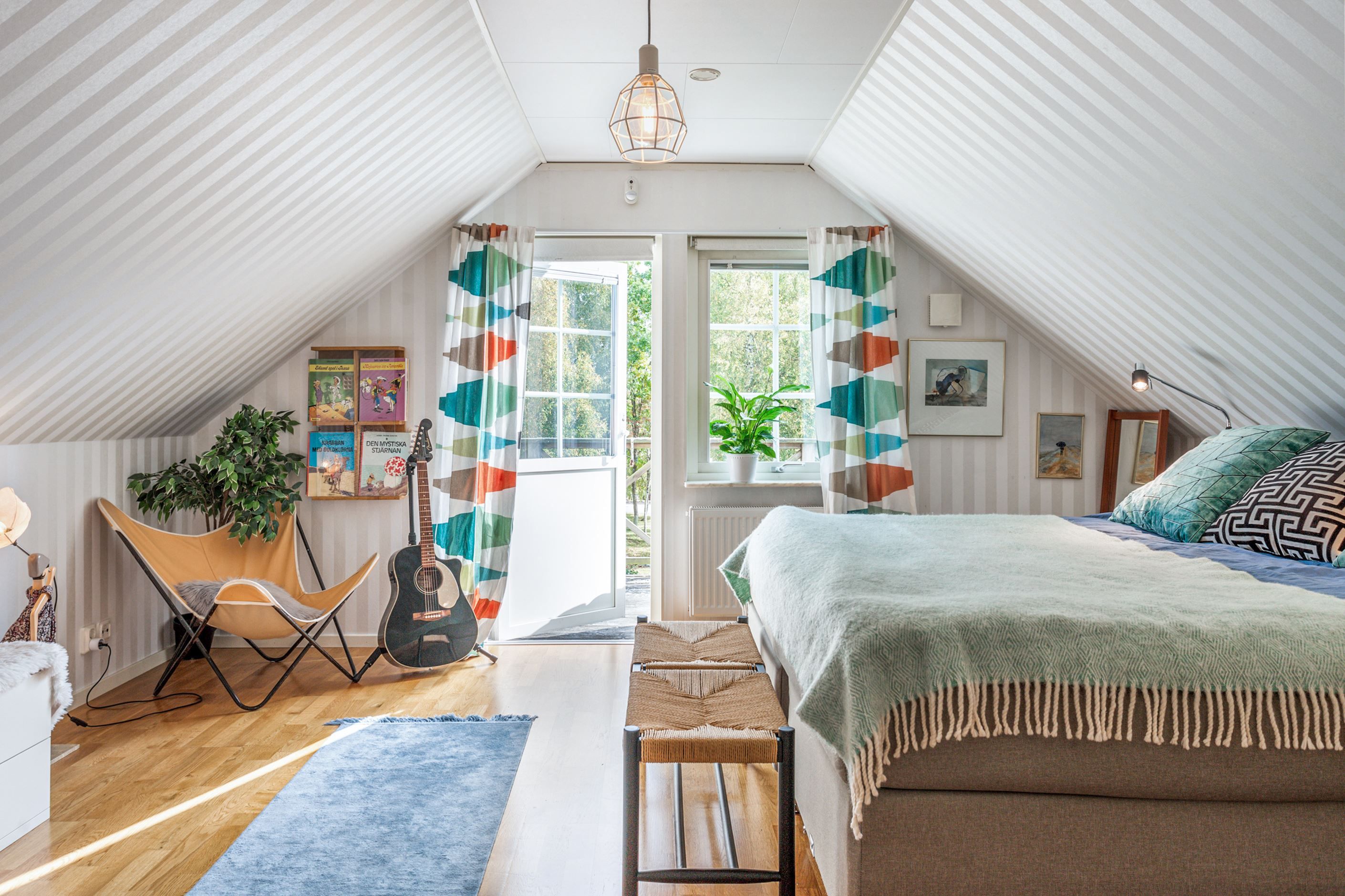 Sovrum 4 med utgång till egen balkong