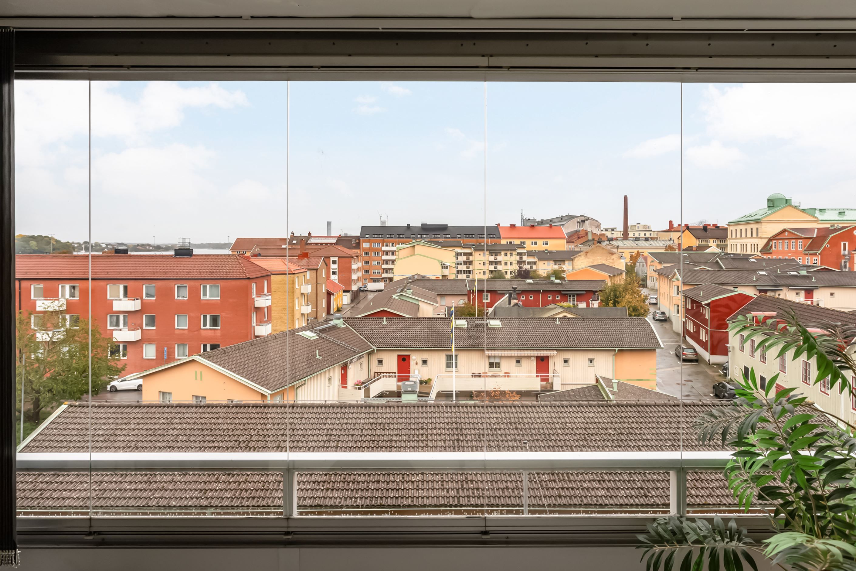 Utsikt från inglasad balkong