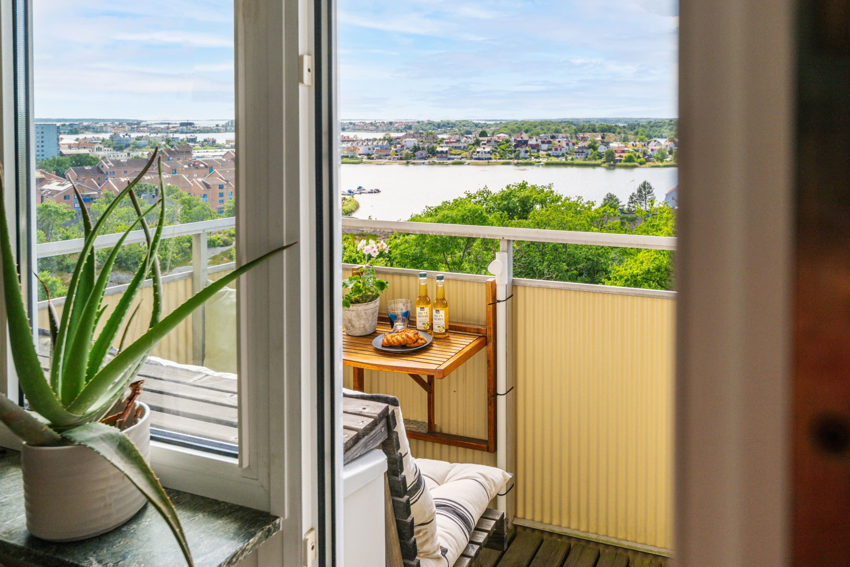 Påväg ut till balkongen