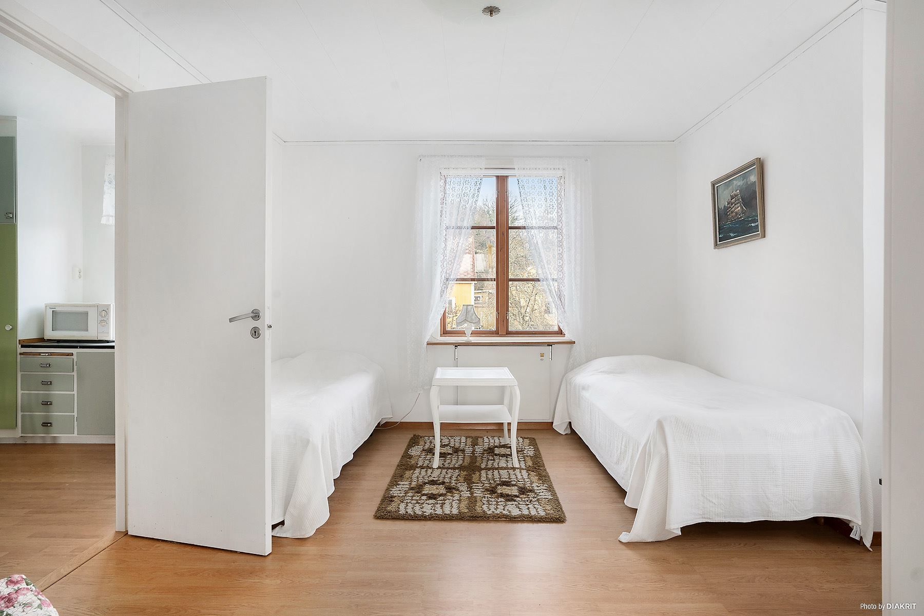 Röda huset, lägenhet 2 (övre plan)