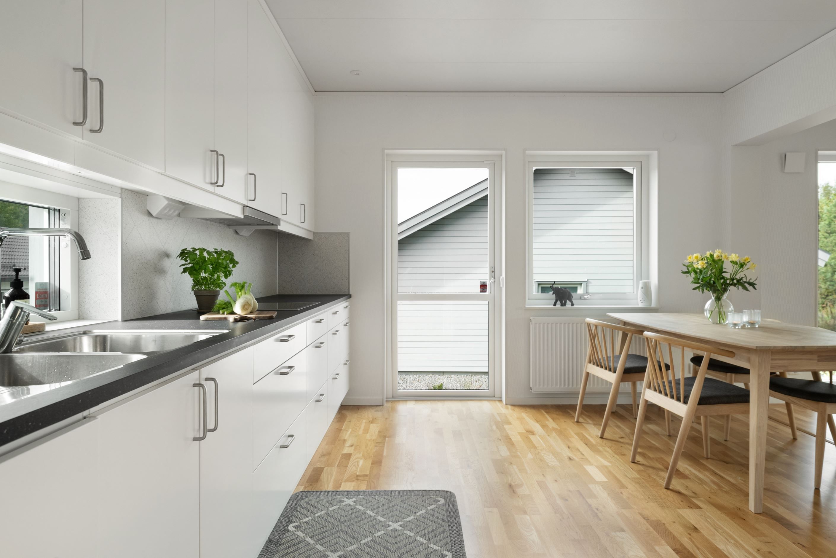 Kök med utgång till gaveln