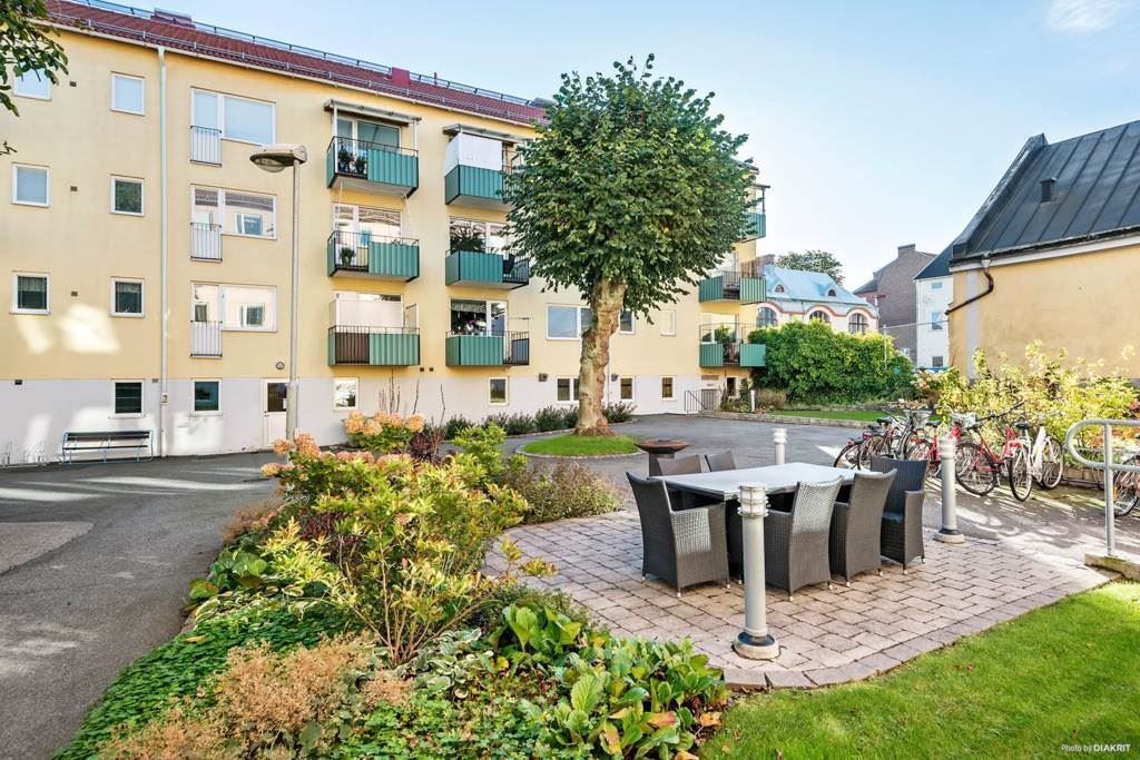 Lågupplöst Lågupplöst Lågupplöst Välskött innergård