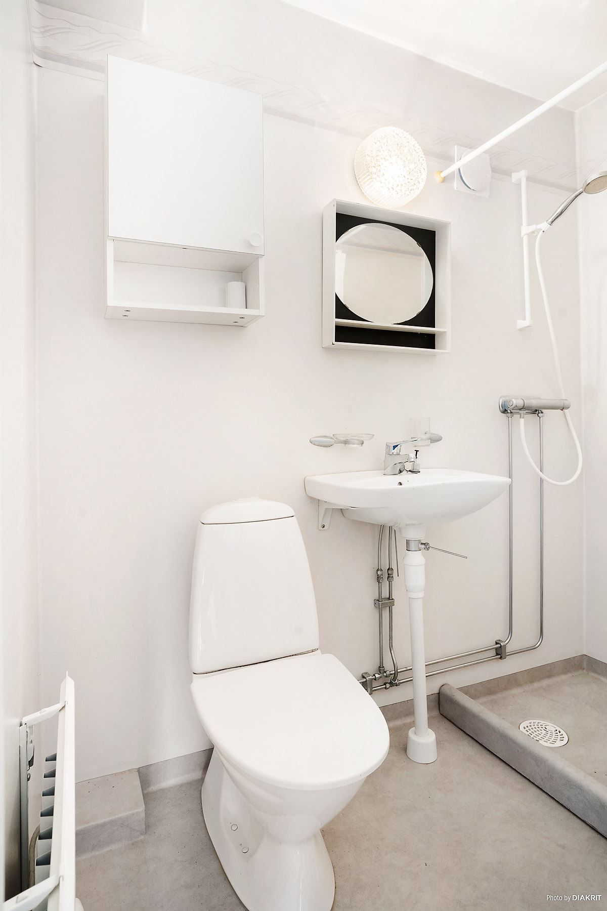 Röda huset, lägenhet 2 (övre plan)