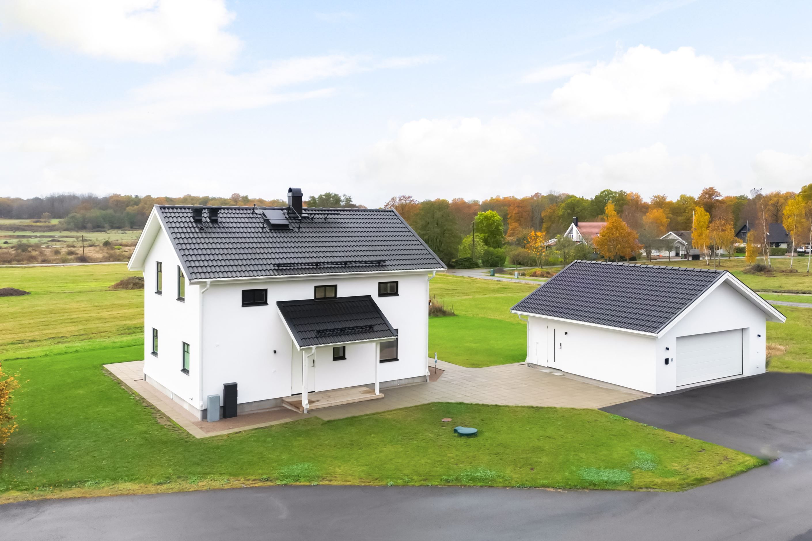 Fasad med dubbelgarage