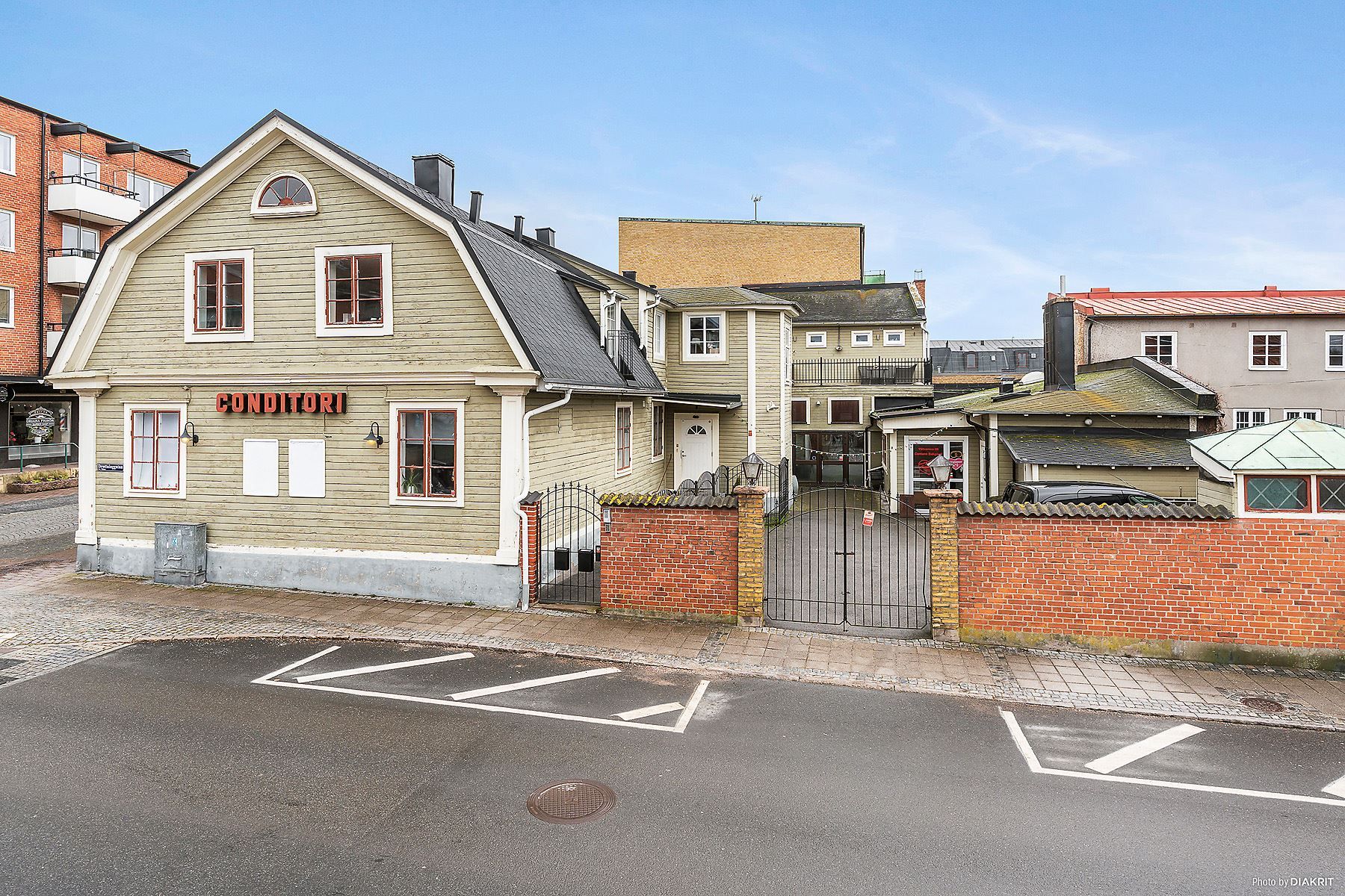 Fasad med innergård