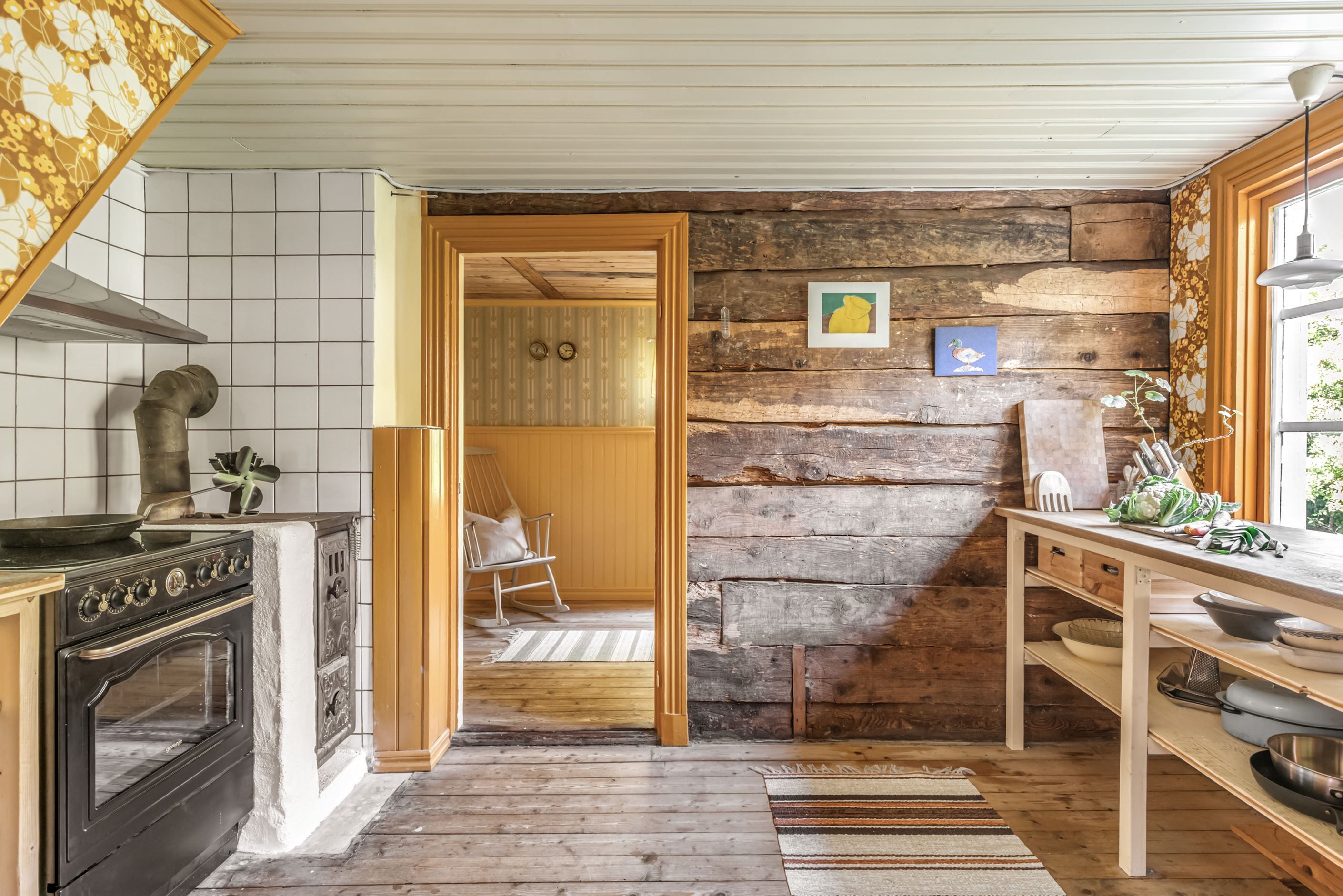 Renoverat kök med originaldetaljer bevarande