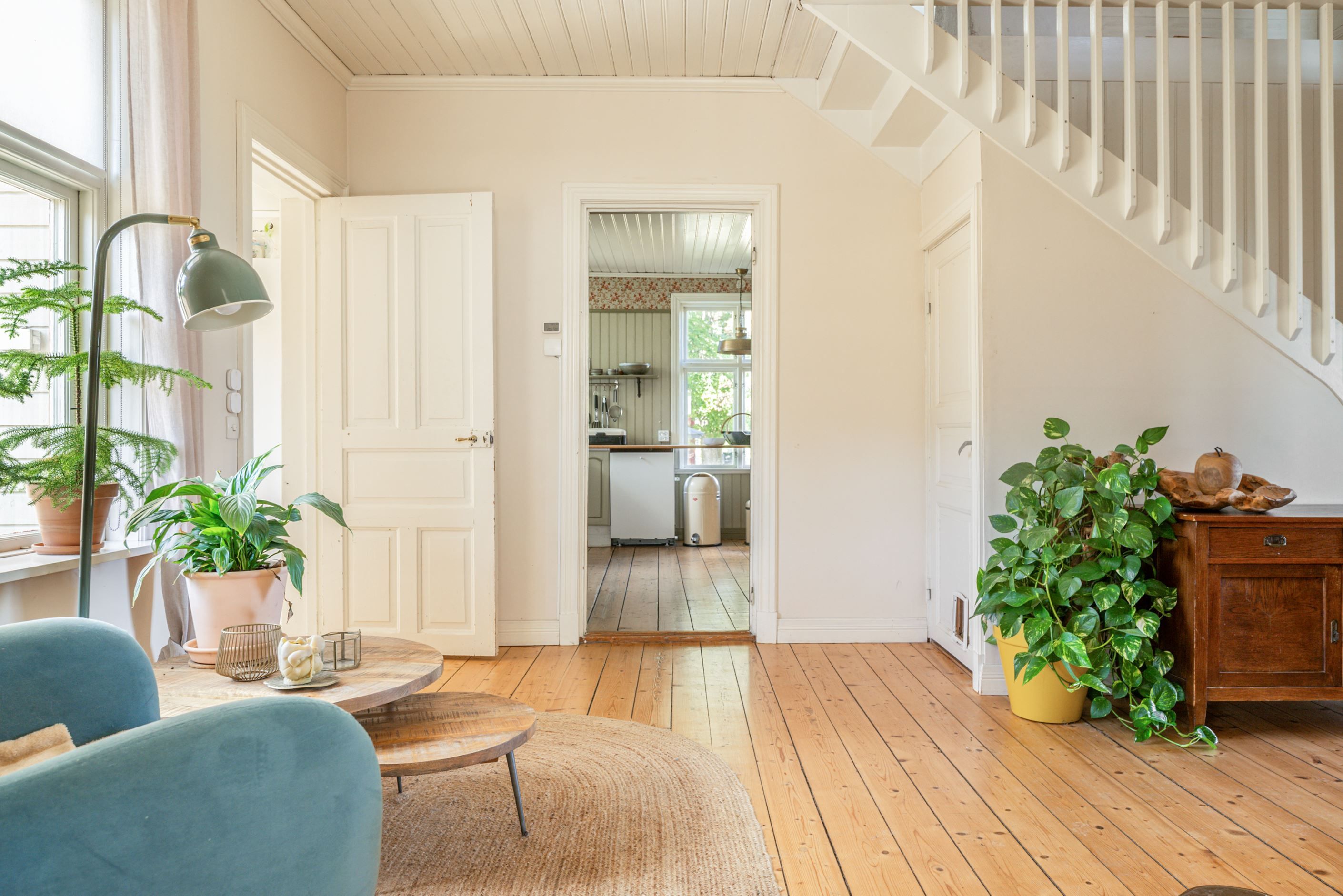 Hall mot kök