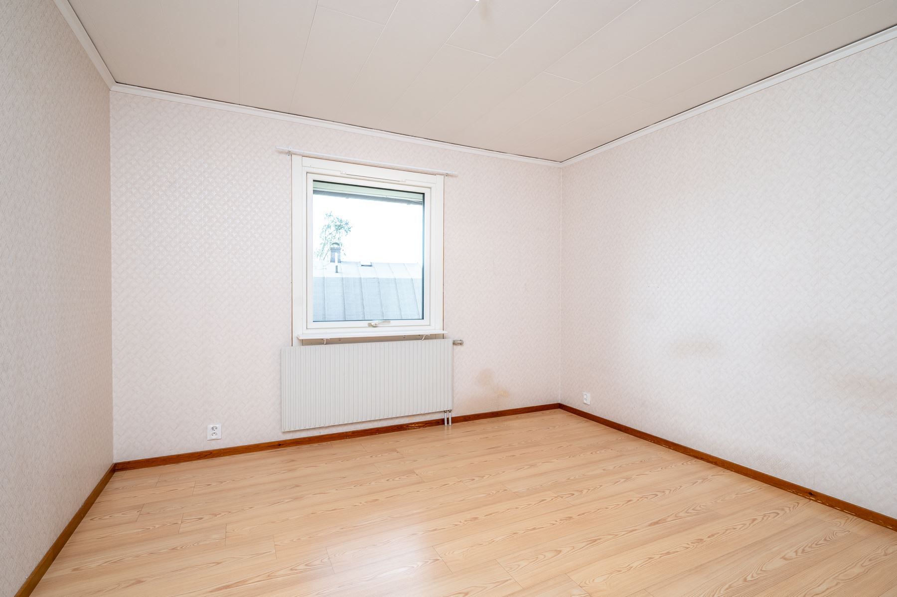 Sovrum 2 med klädkammare