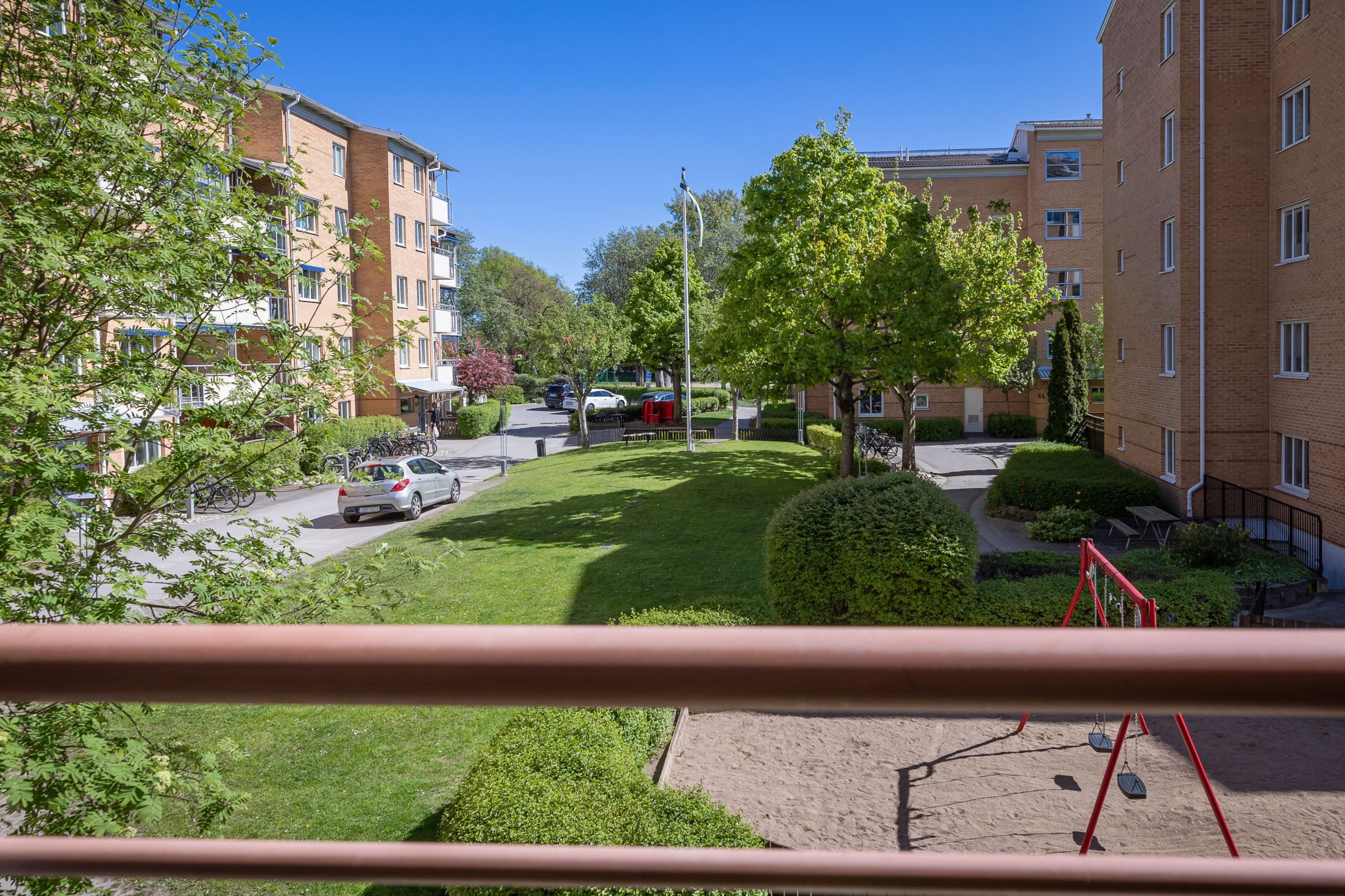 Vy mor föreningens härliga innergård