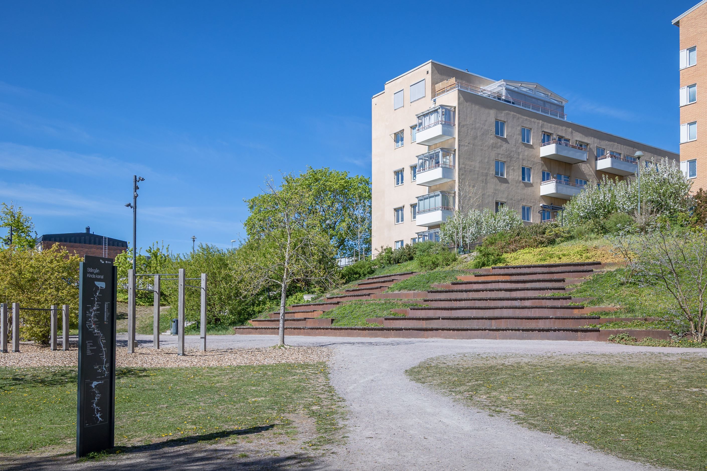 Omgivningen precis nedanför föreningen
