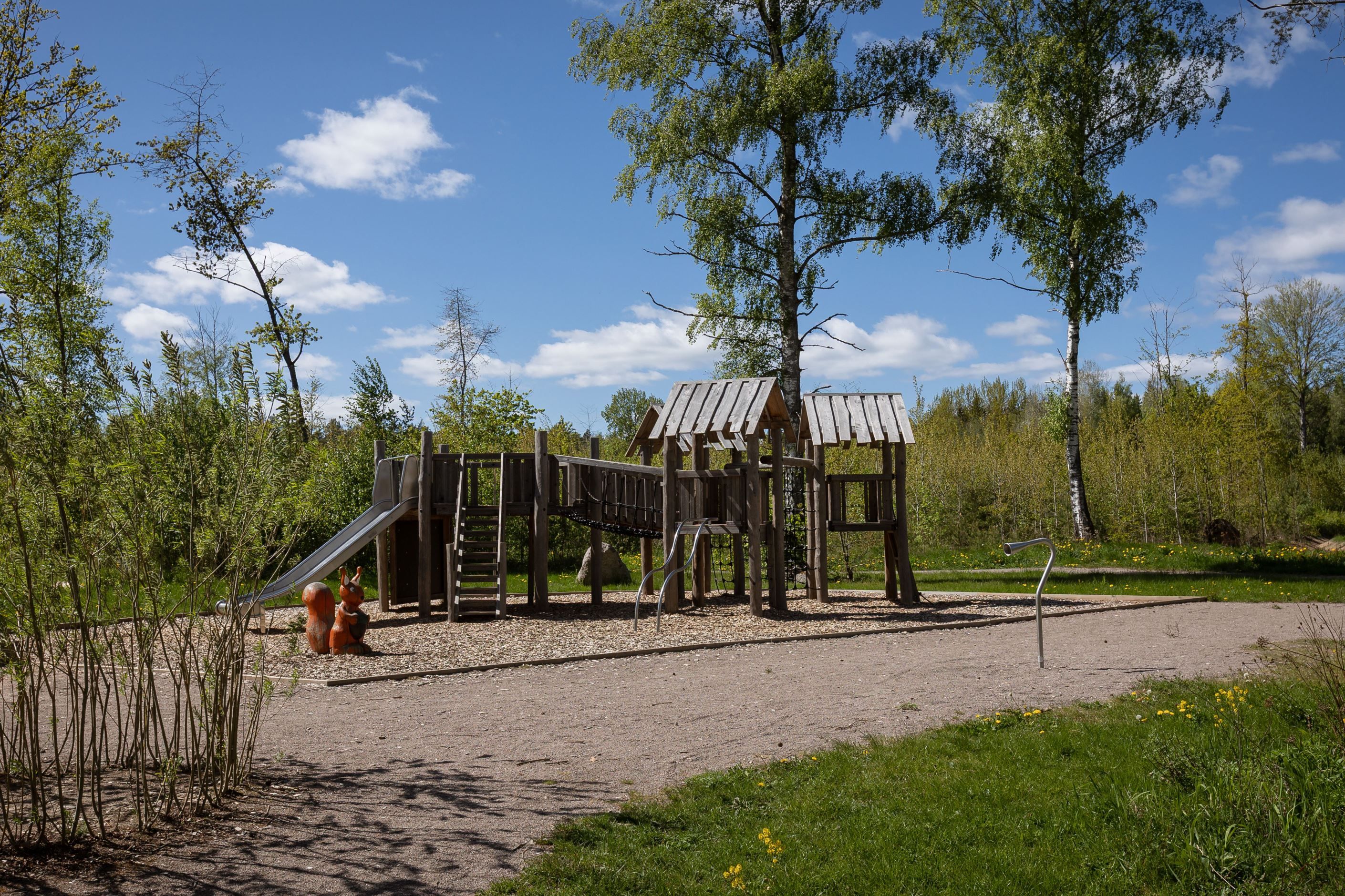 Lekplats intill