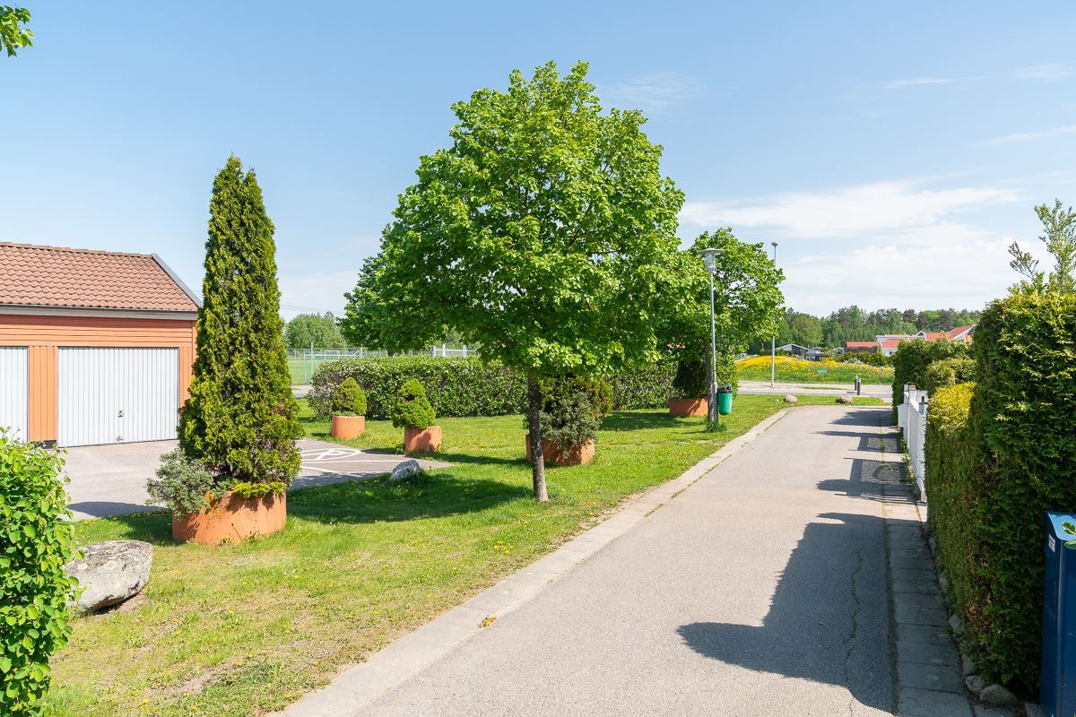 Så smidigt med garaget precis utanför grinden