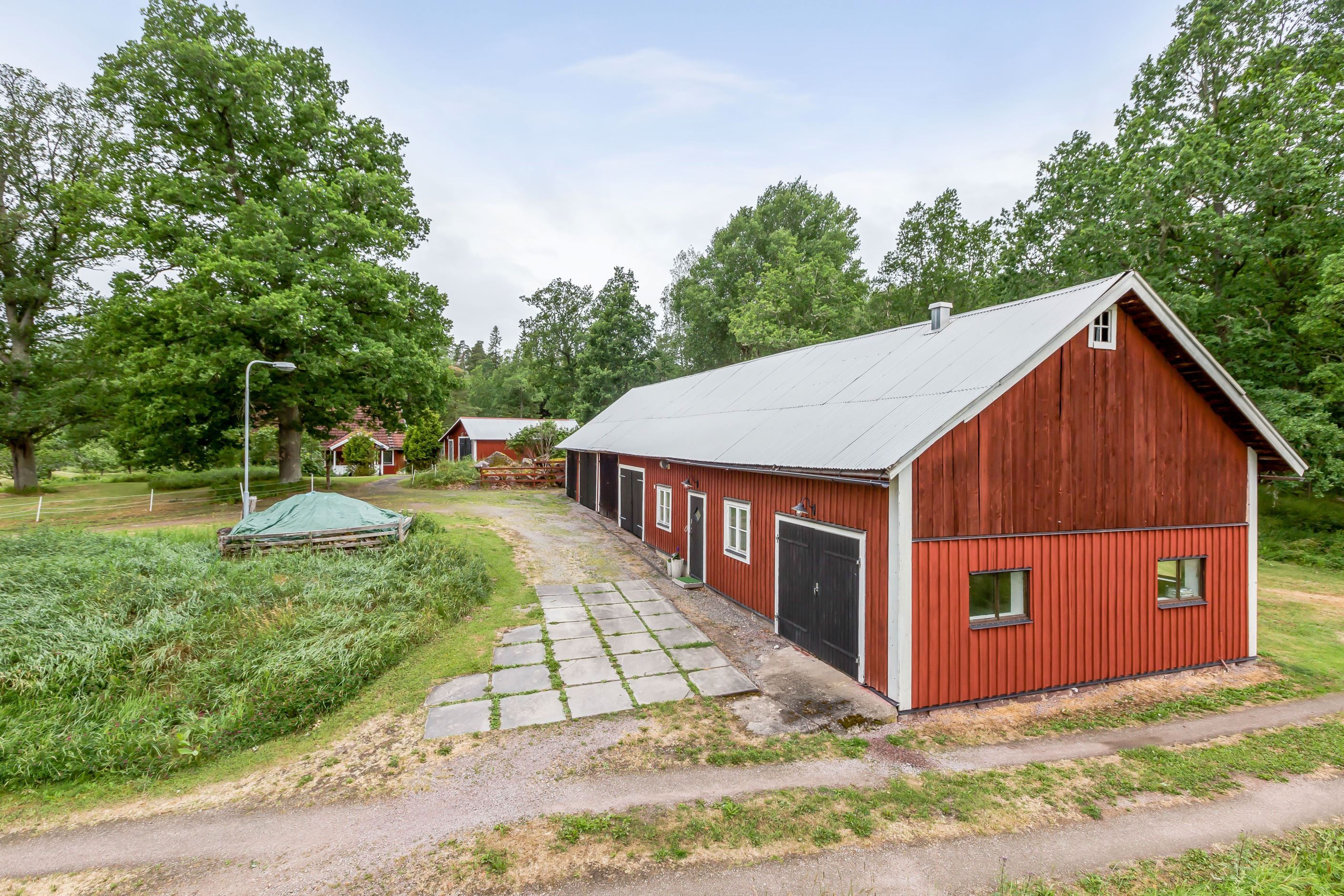 Lada med kontor, förråd, garage.....