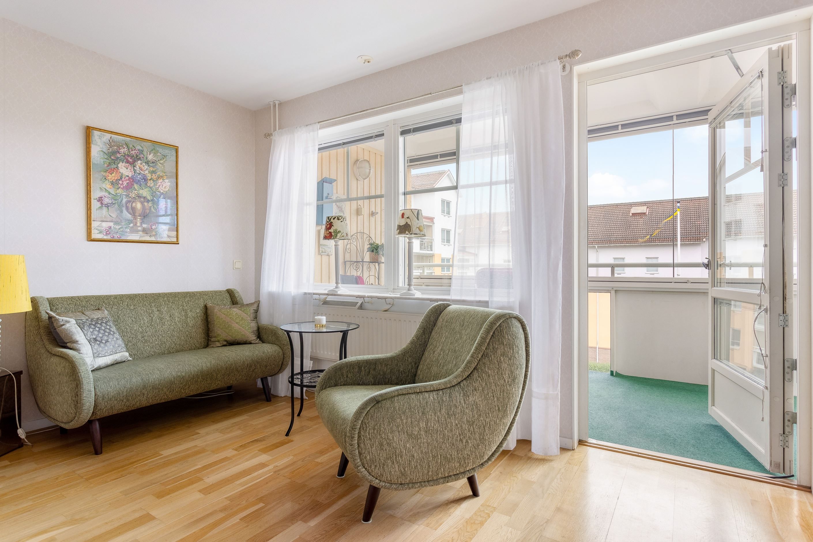 Utgång till balkongen från vardagsrummet.