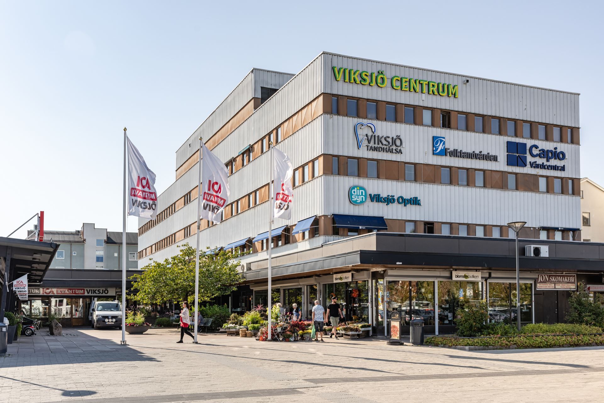 Viksjö centrum med stort affärsutbud!